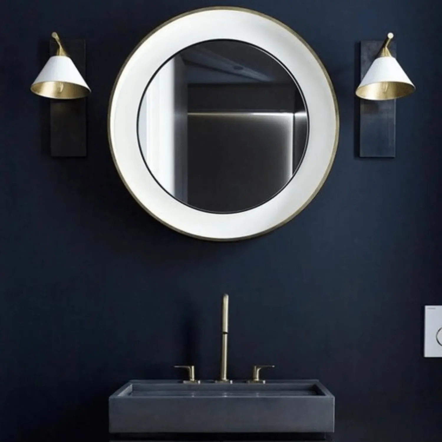 Wall Light with Curved Design - White, Matte alternate view