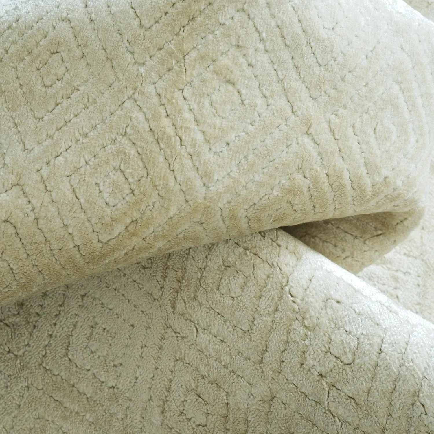5' x 8' Diamond Pattern Rug - Cream, Viscose alternate view