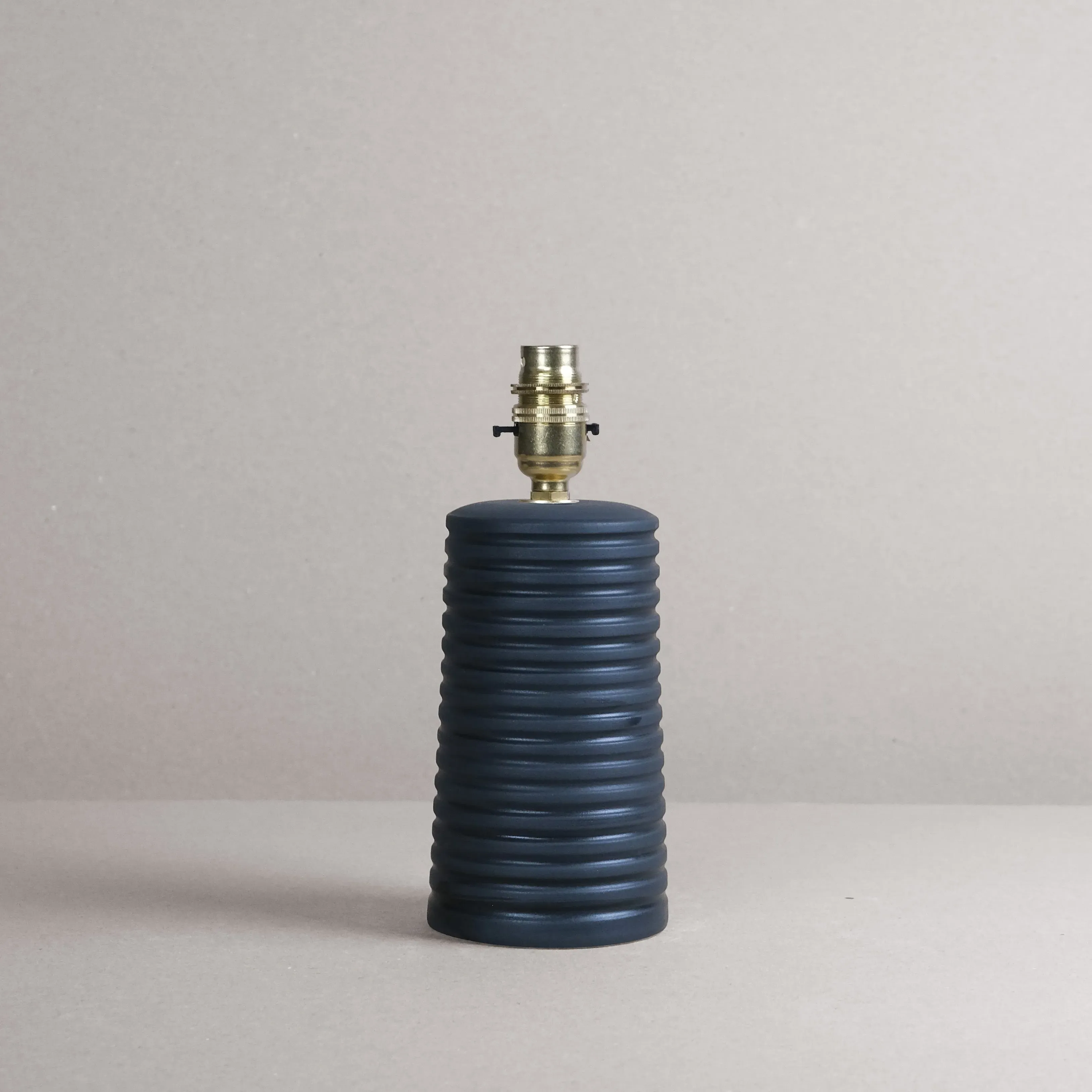 ANTA Ridged Small Tapered Lamp - Black image