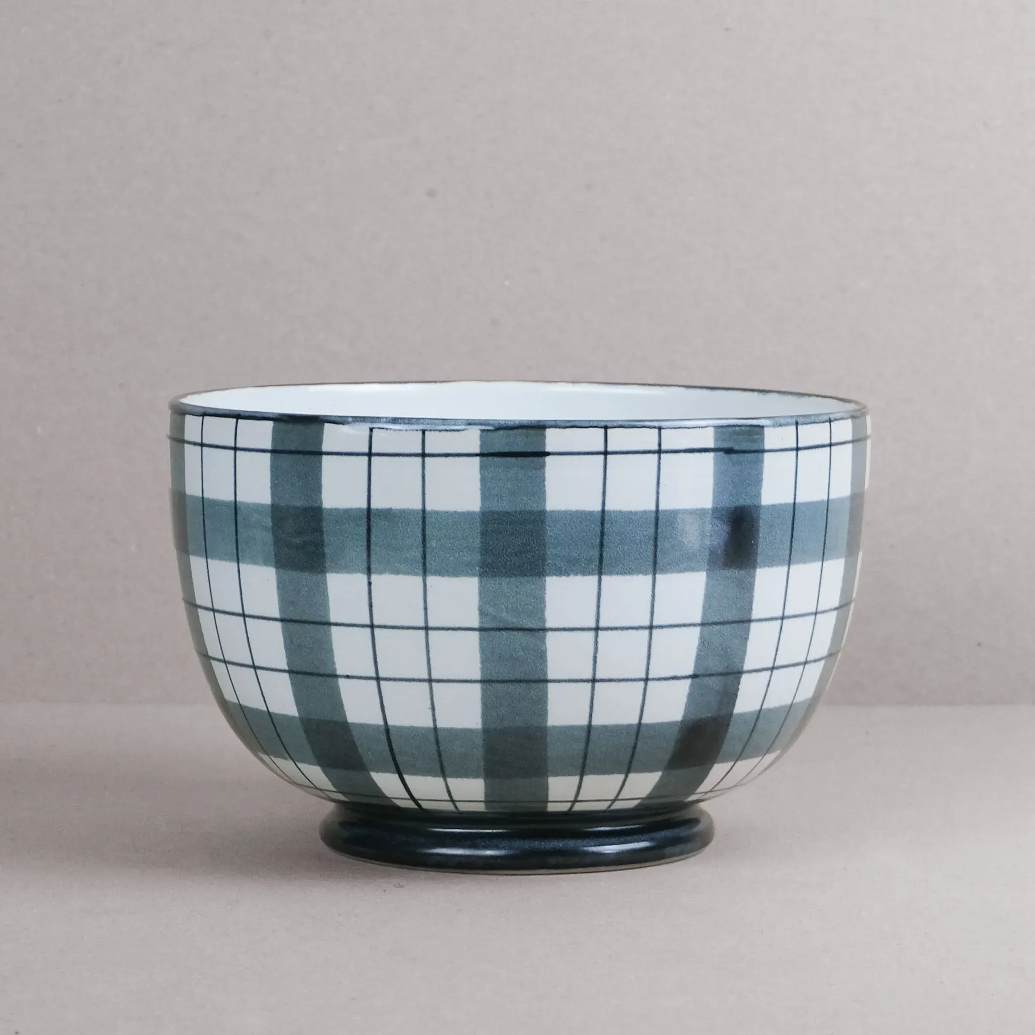 Macfarlane Salad Bowl - Black & White image