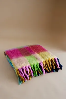 Cosy Cocoon Fringed Throw - Pink, Nylon/Wool/Acrylic product