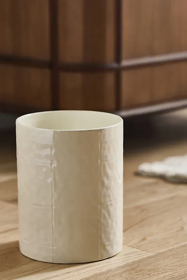 Perla Pearl Wastebasket - Ivory, Ceramic product
