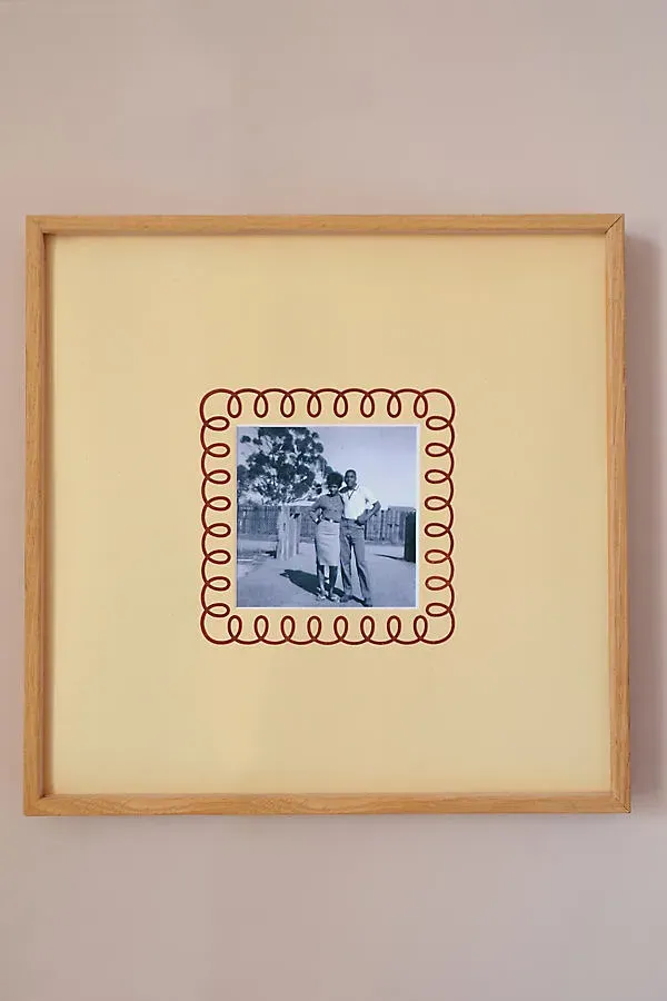 The Frill Photo Mount product
