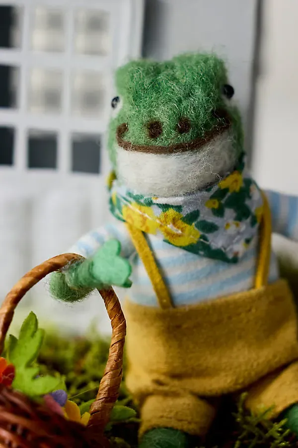 Flower Basket Frog Felt Critter - Green product