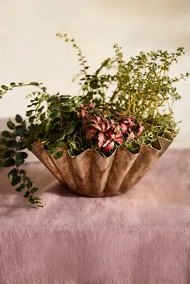 Handkerchief Planter - Gold, Iron product