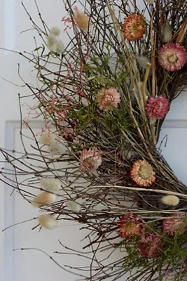 Preserved Caspia, Strawflower & Spanish Moss Wreath product