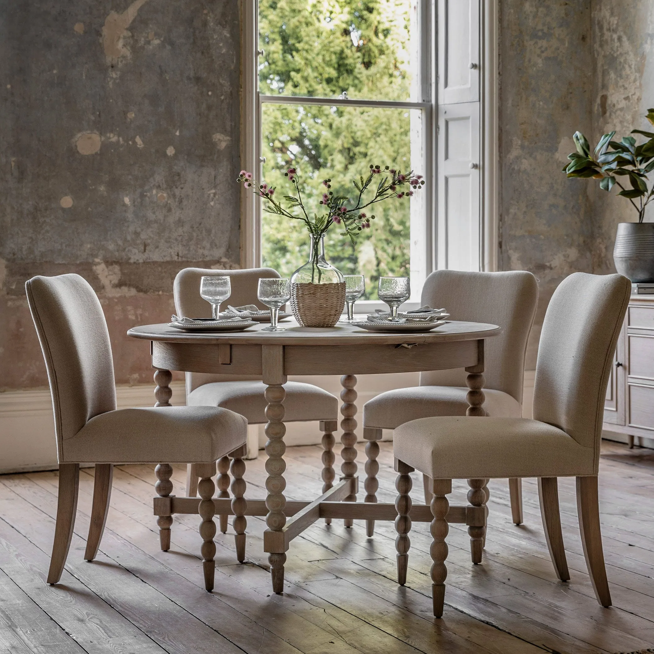 Newbury Round Extendable Dining Table - Oak product