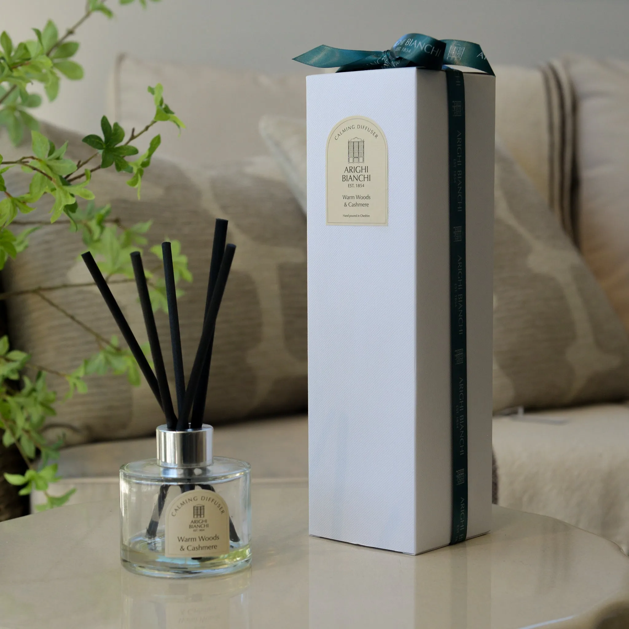 Reed Diffuser - Warm Woods, Cashmere, Vanilla & Musk alternate view