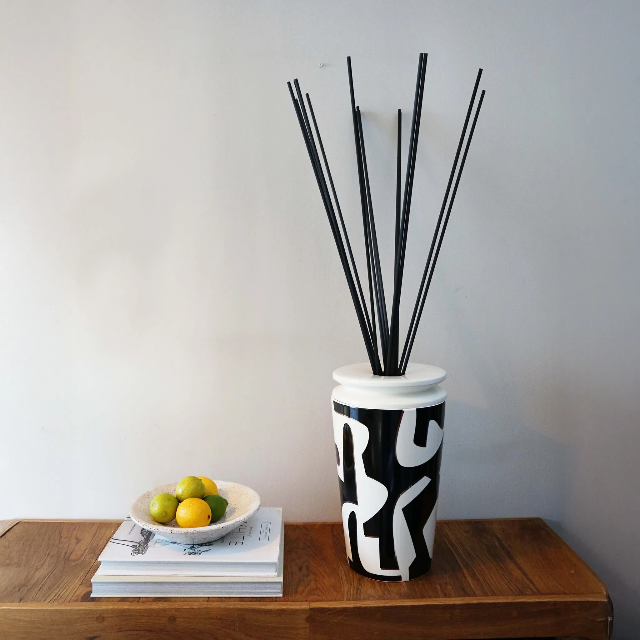 House of Ilum Kelly Hoppen Reed Diffuser 250ml - Porcelain product