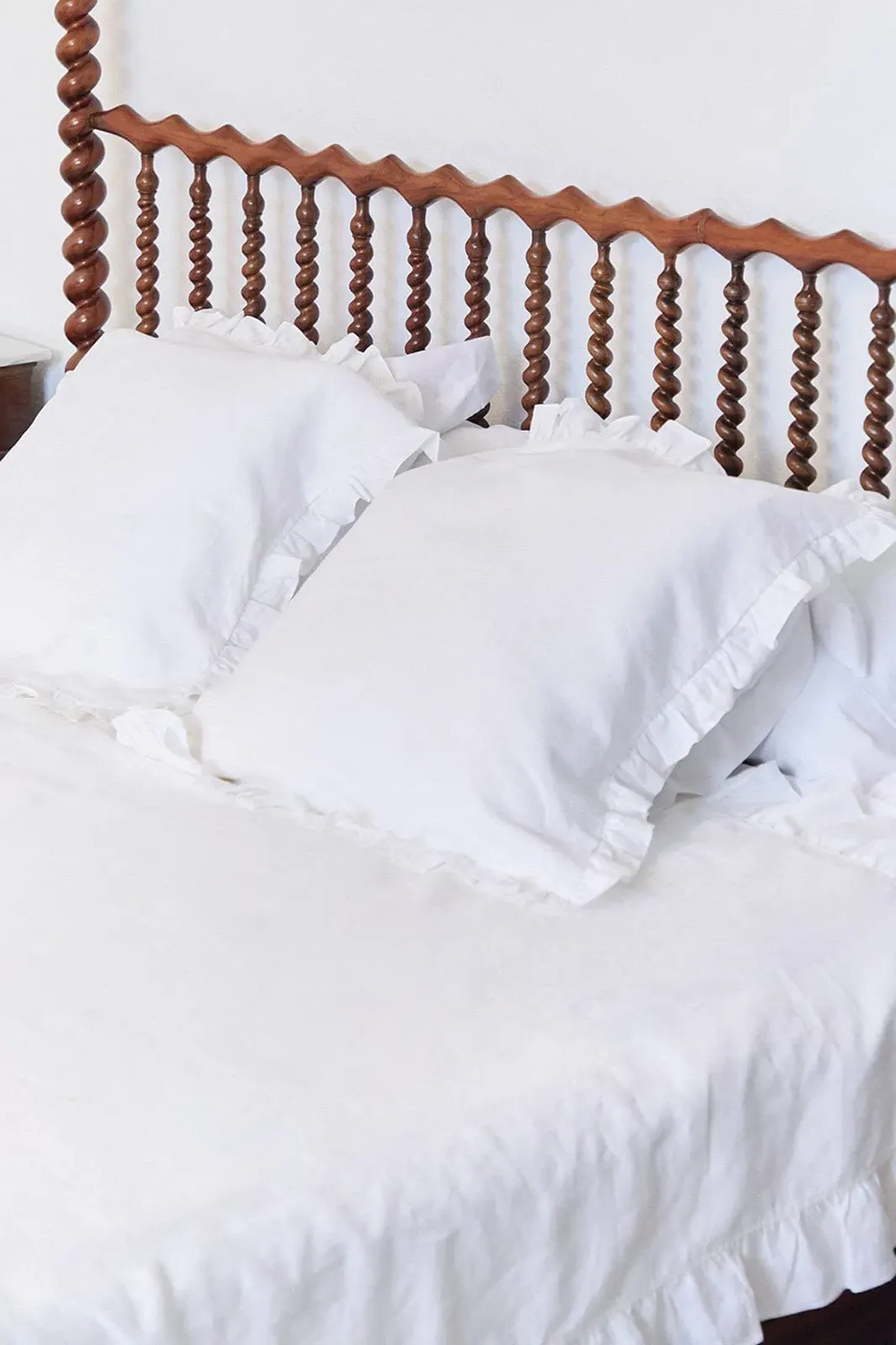 Ruffled Casita Single Duvet Cover - White, Linen by Arkitaip