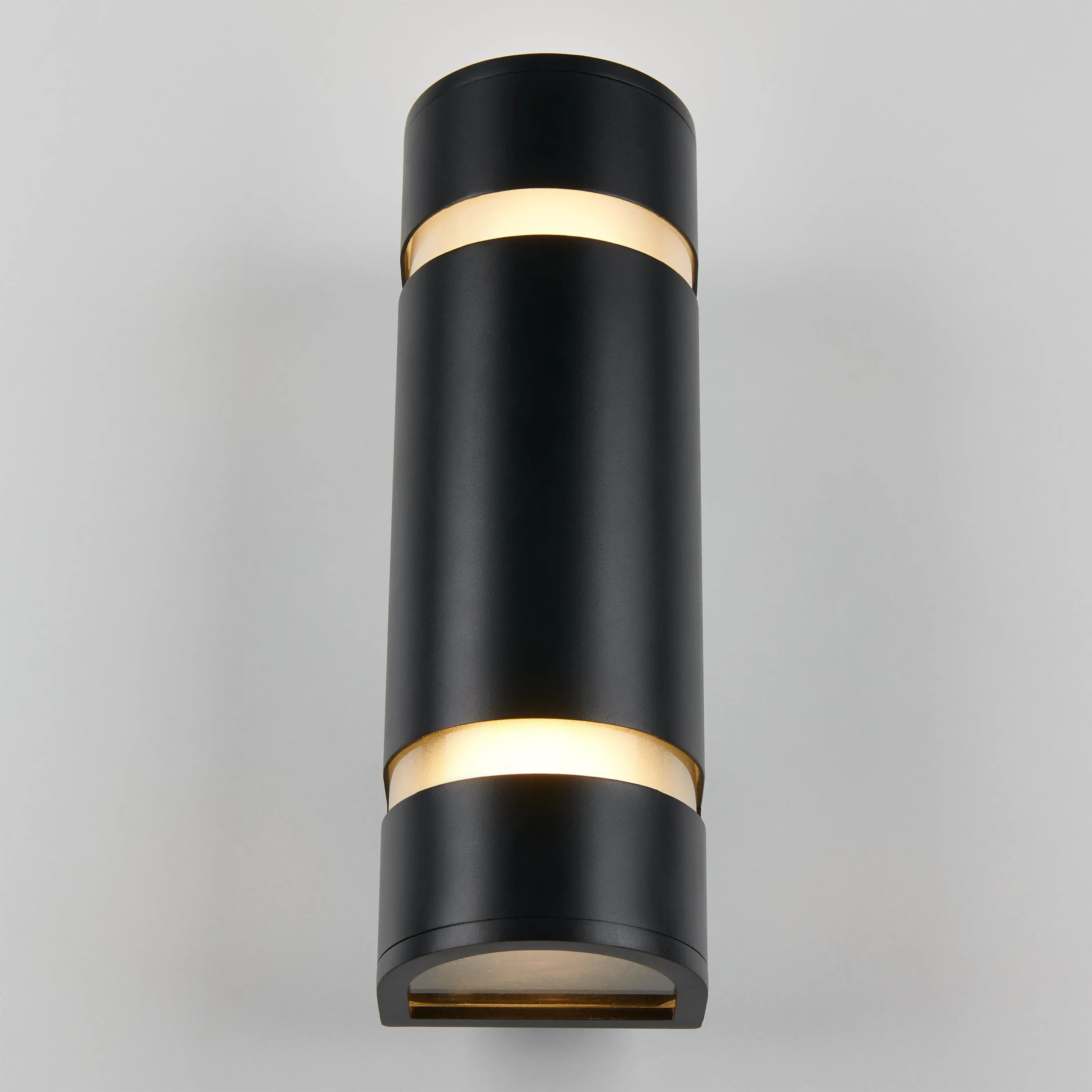 D4 Indoor-Outdoor Wall Light - Rust-Resistant product