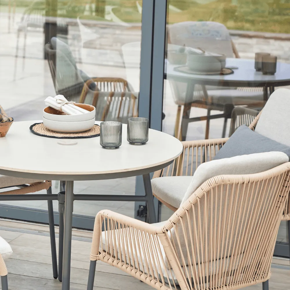Olivia 4-Seat Round Outdoor Dining Set - Wheat, Aluminium alternate view