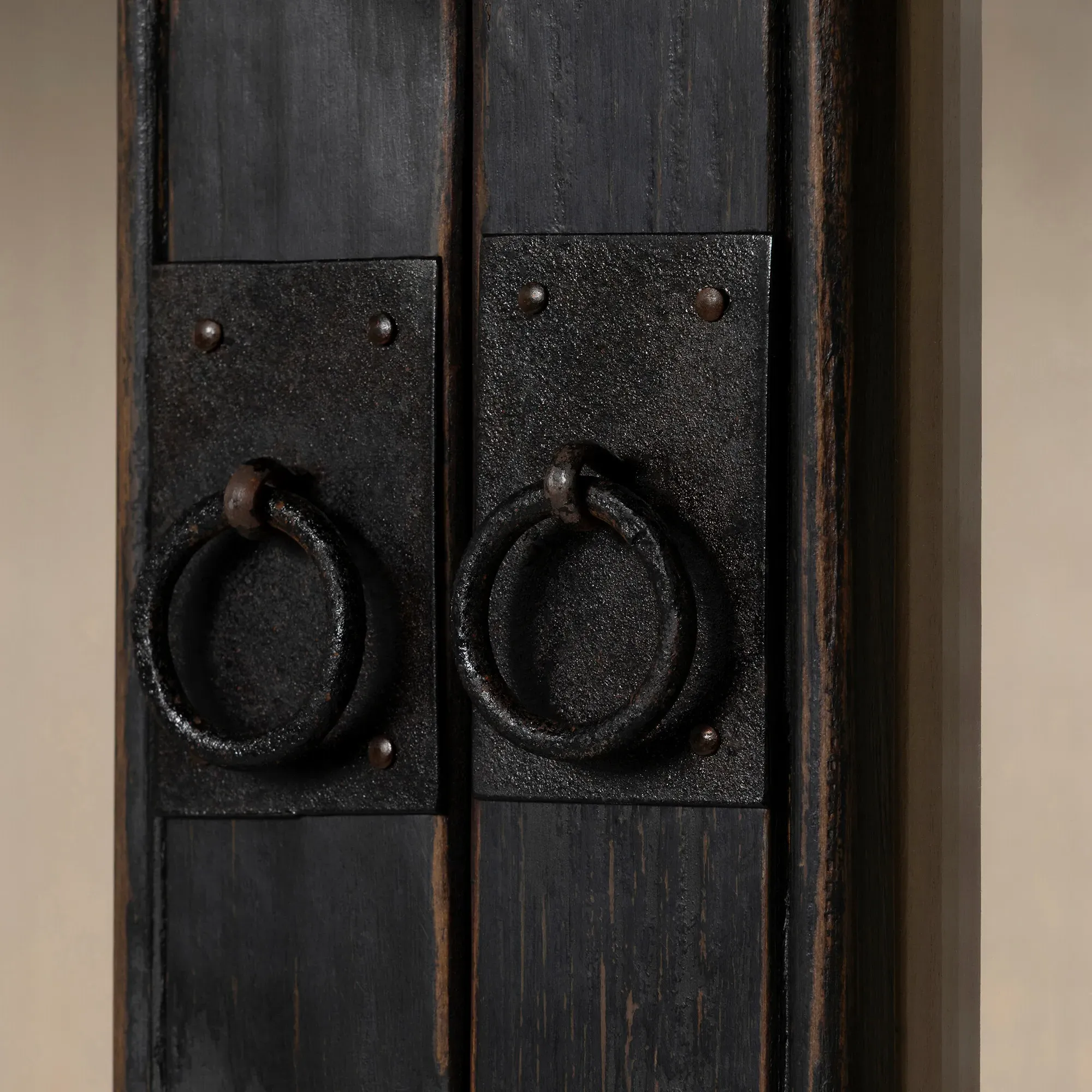 Dickens Glass Cabinet - Black, Pine Wood