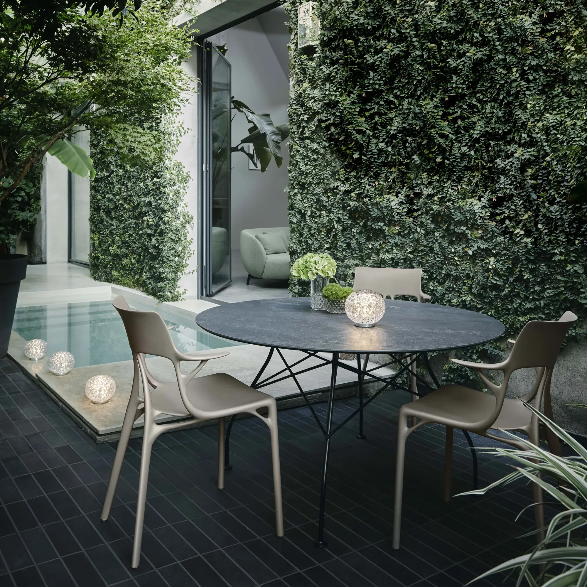 Kartell Glossy Round Dining Table - Black, Stoneware