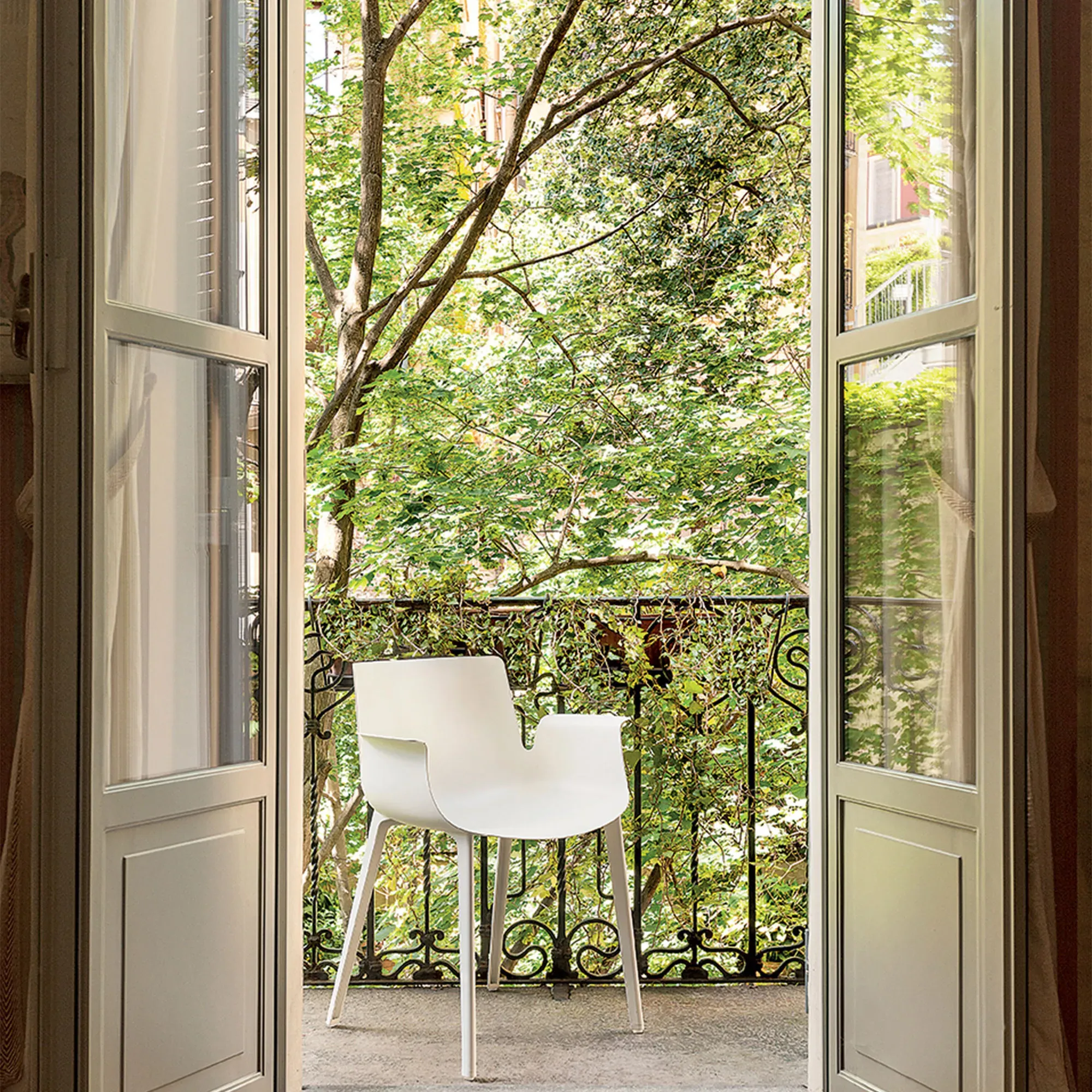 Kartell Piuma Dining Chair with Arms - White