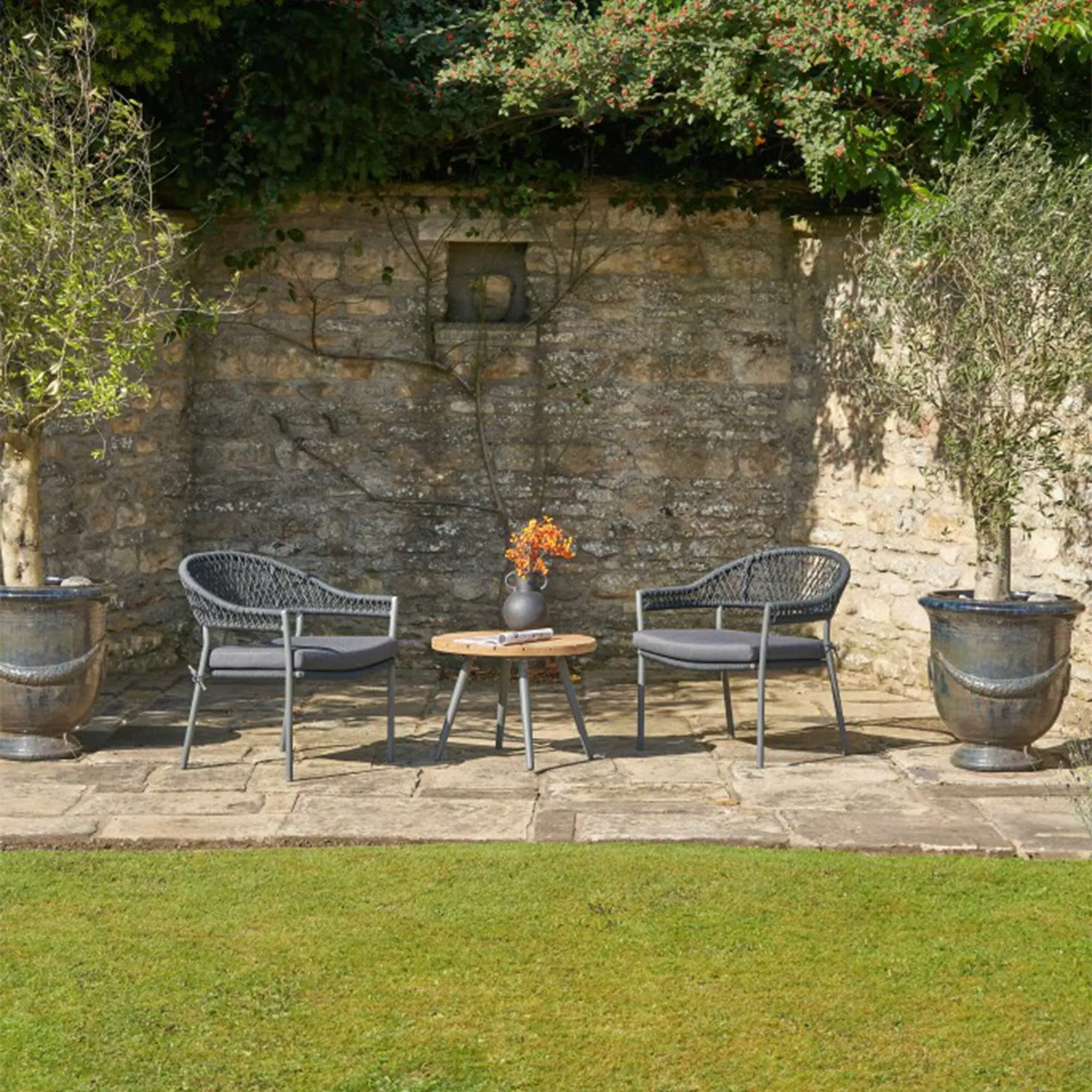 Nassau Round Bistro Dining Set - Black, Aluminium