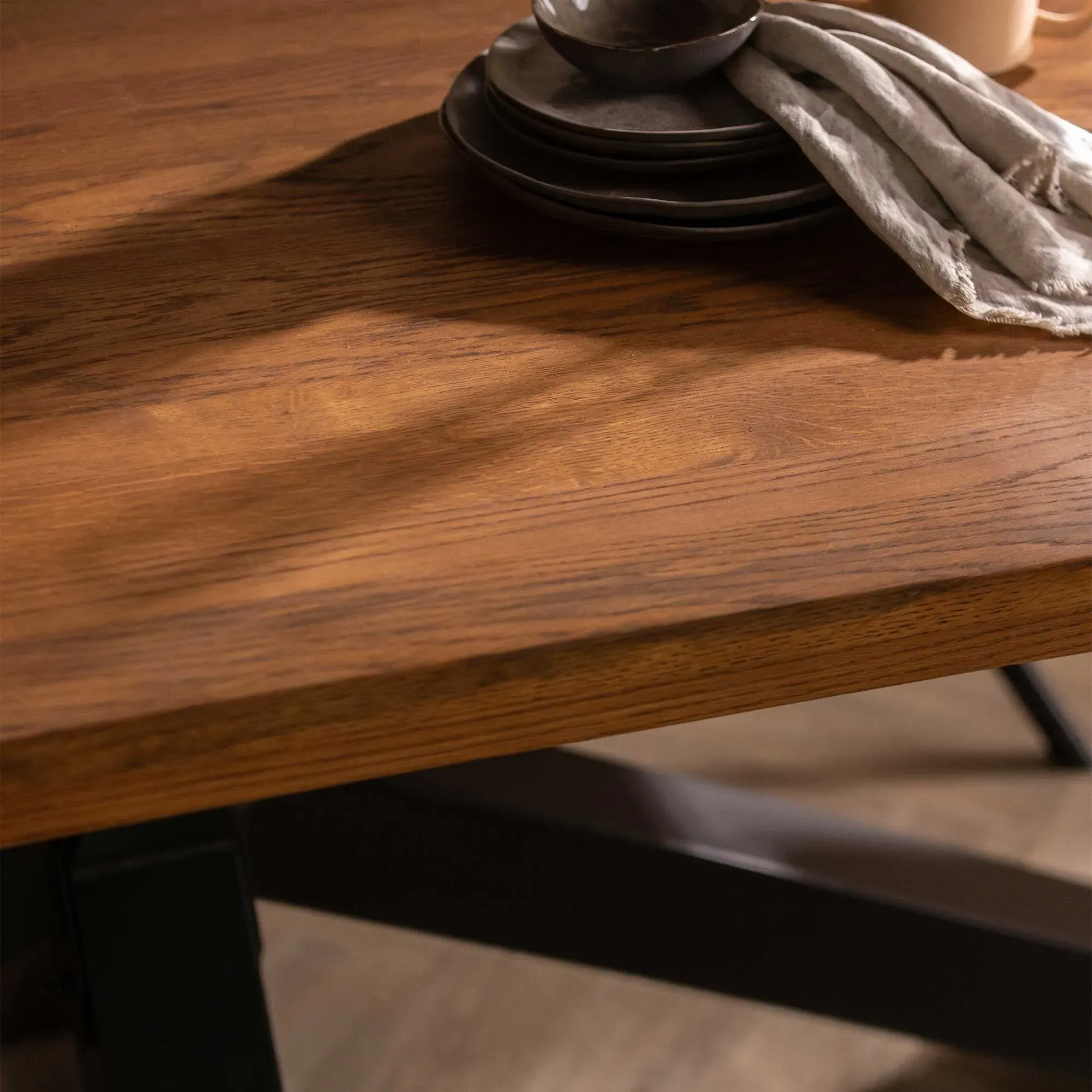 Navarro Star Dining Table - Brown, Oak