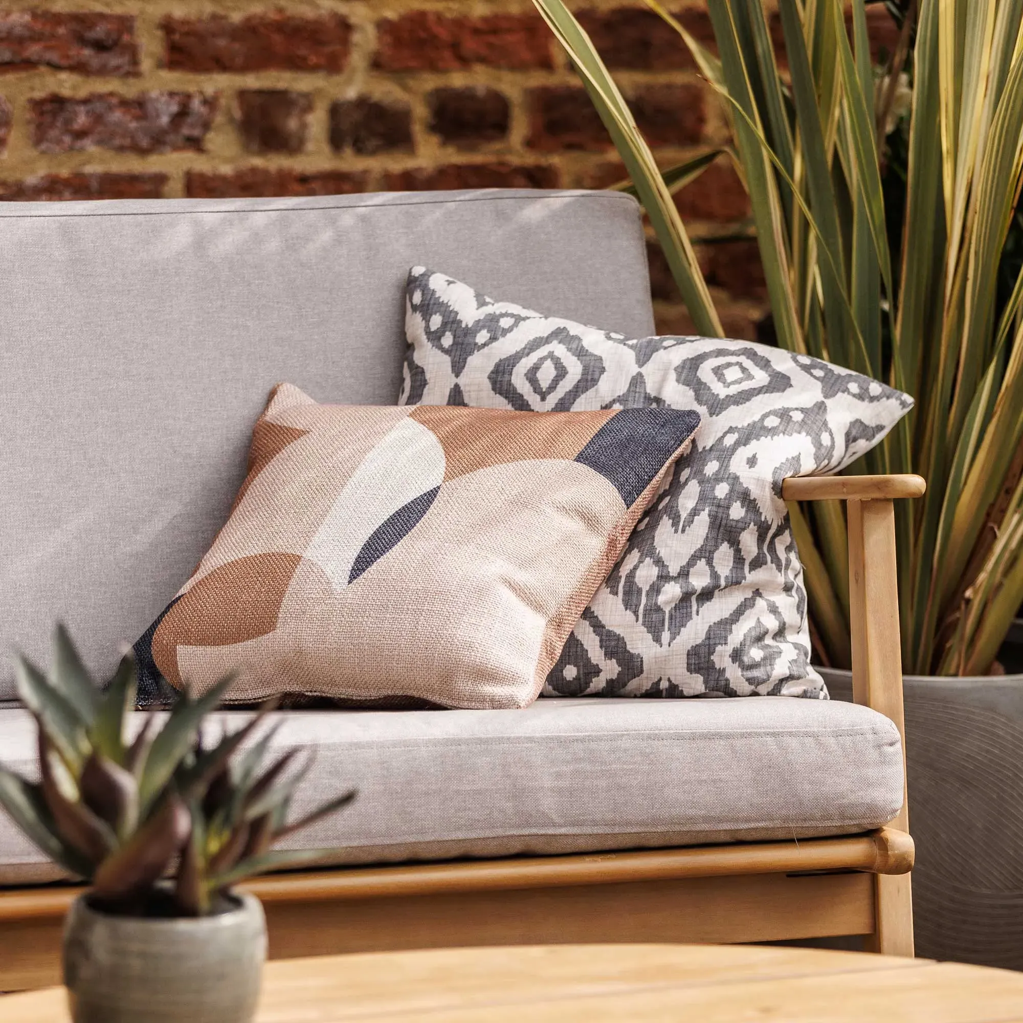 Neutral Arch Square Cushion - Neutral