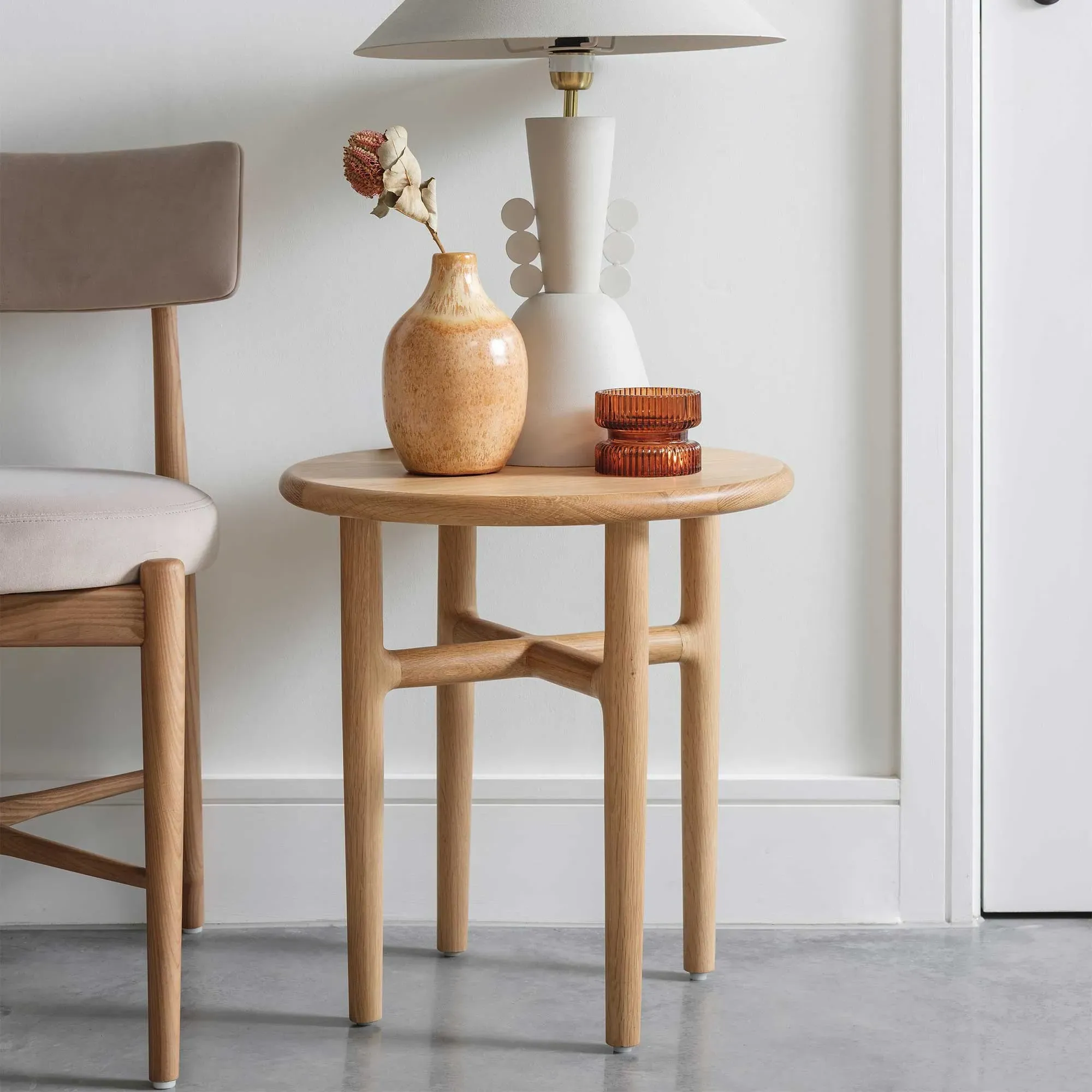 Winchester Round Lamp Table - Neutral, Oak