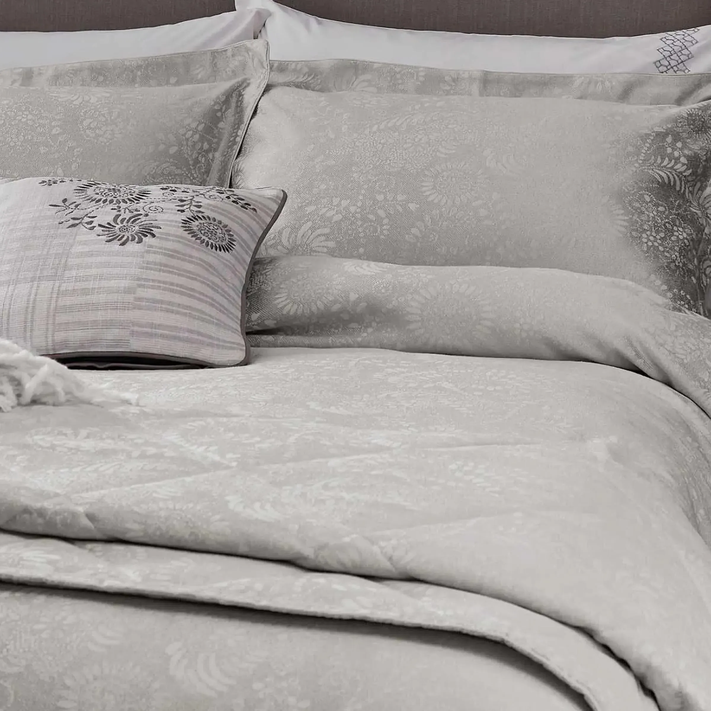 Quilted Throw with Piped Edge - Silver, Jacquard image