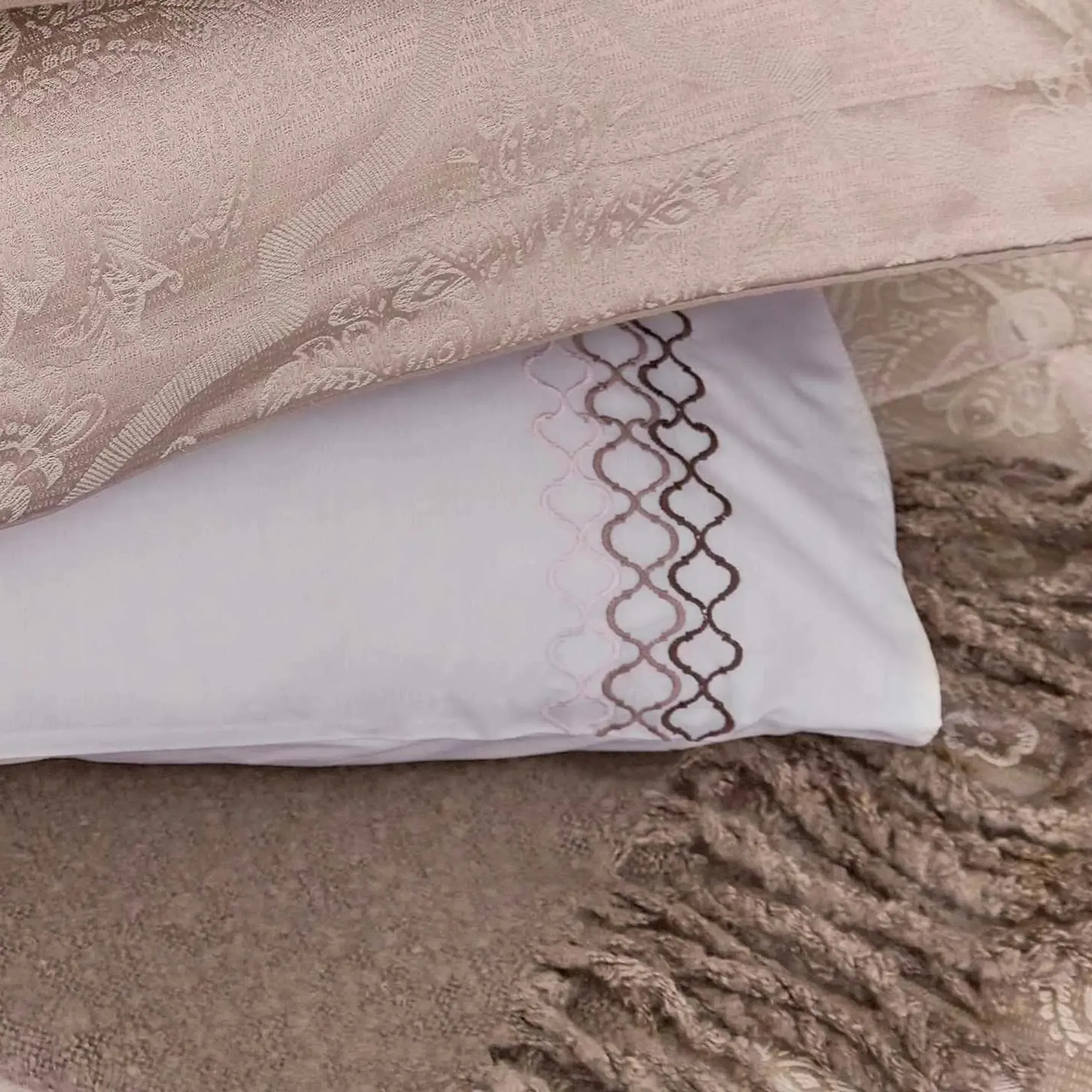 Standard Pillowcases Embroidered - Tuberose image