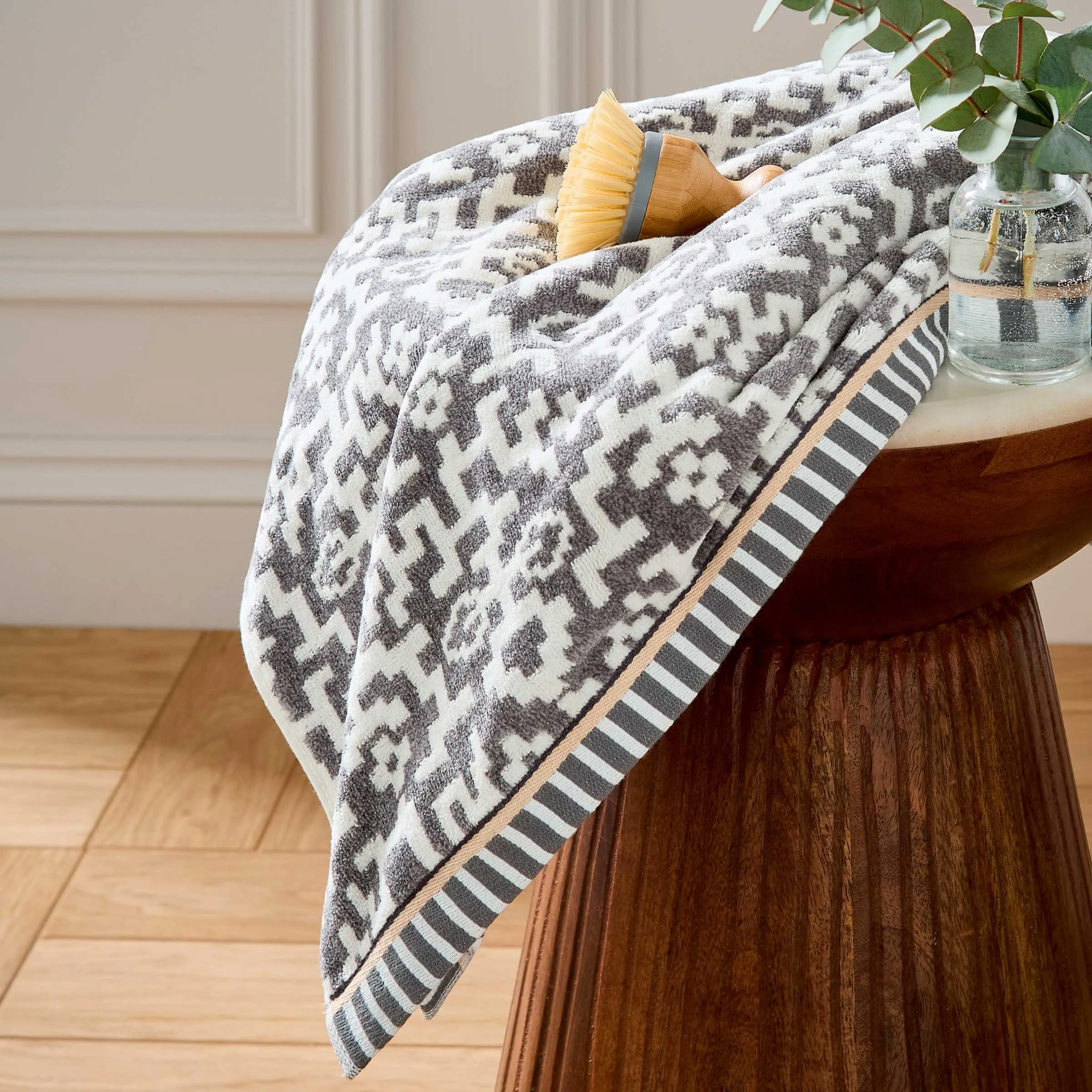Alba/Maira Hand Towel - Charcoal & Chalk, Cotton alternate view