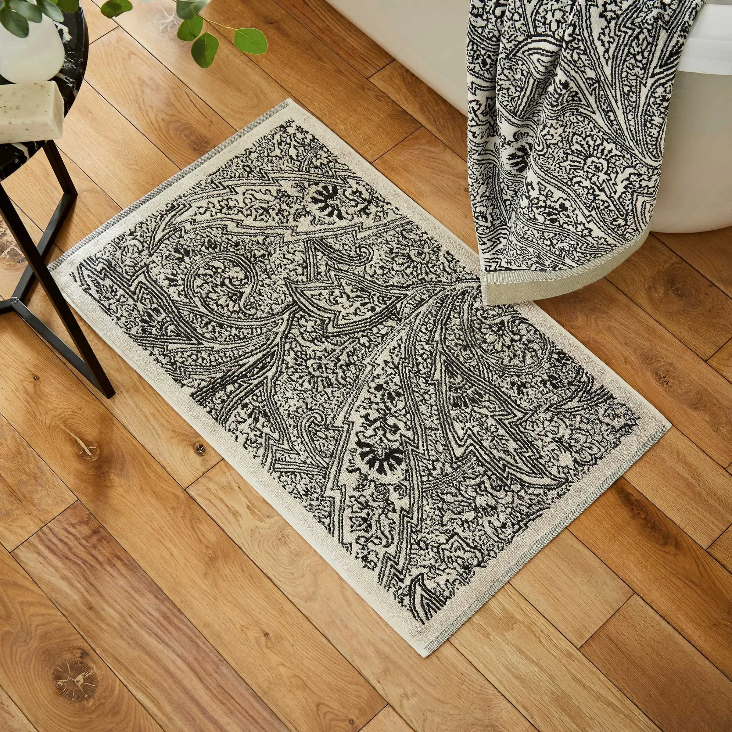Bath Mat with Paisley Pattern - Charcoal, Cotton
