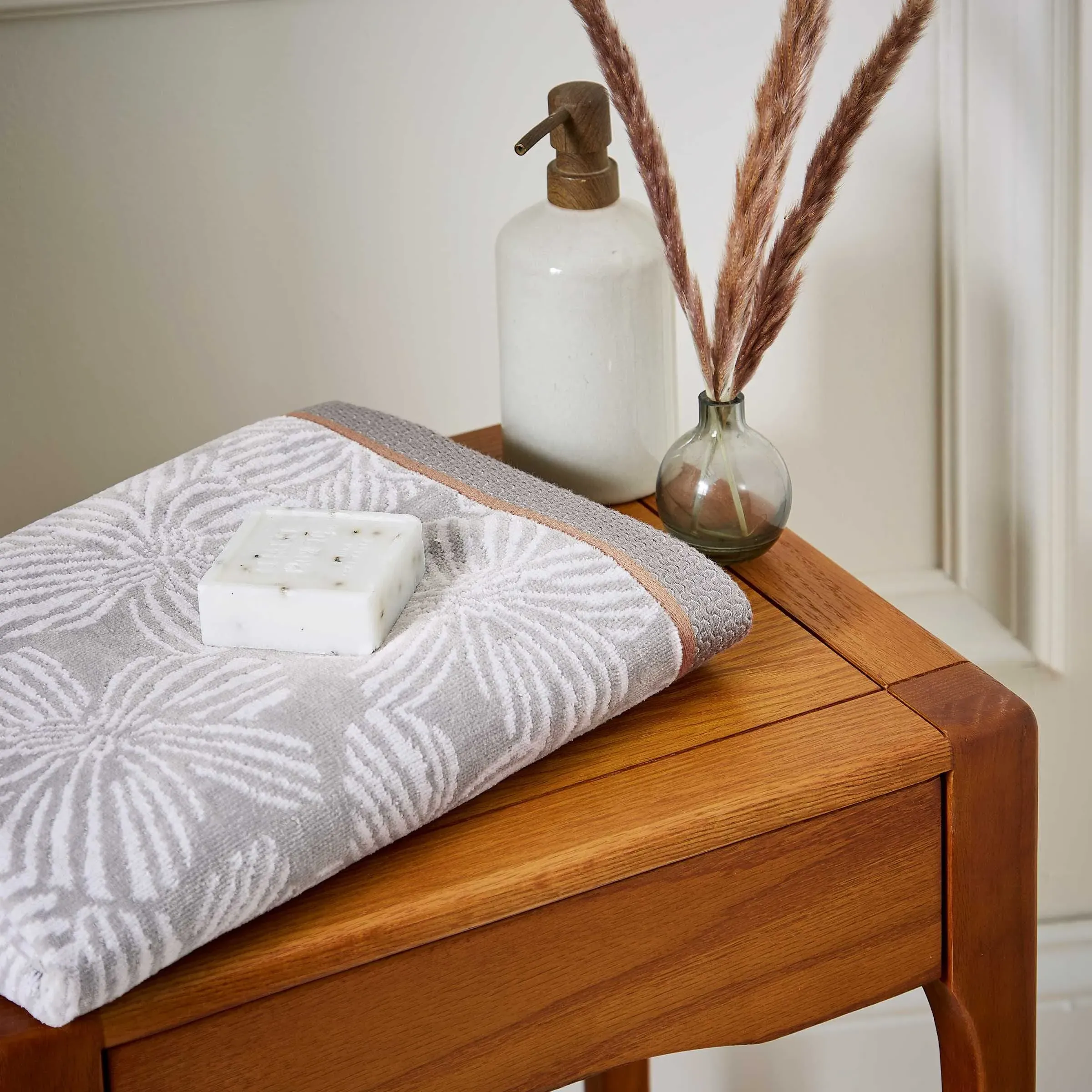 Bath Sheet with Floral Design - White, Cotton