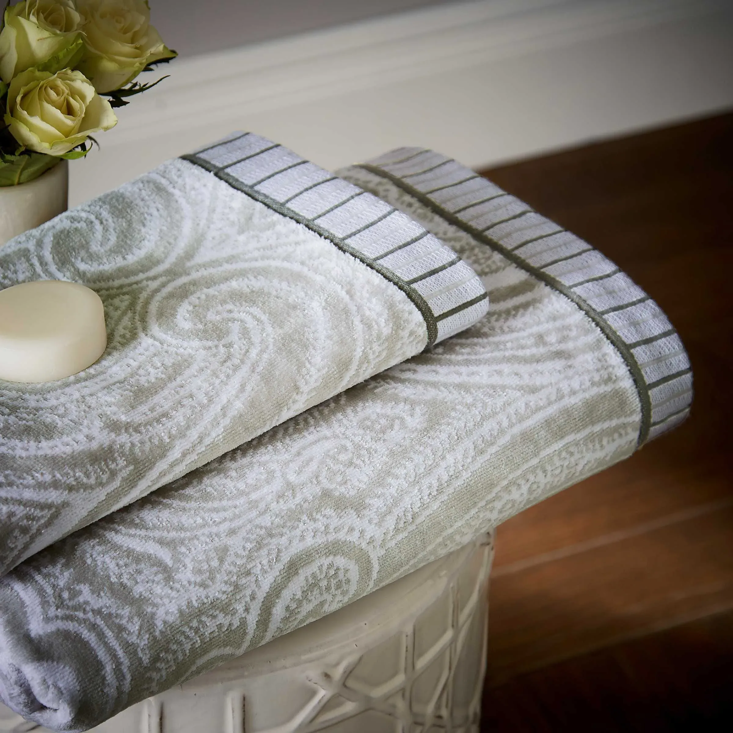 Bath Sheet with Paisley Pattern - White, Cotton