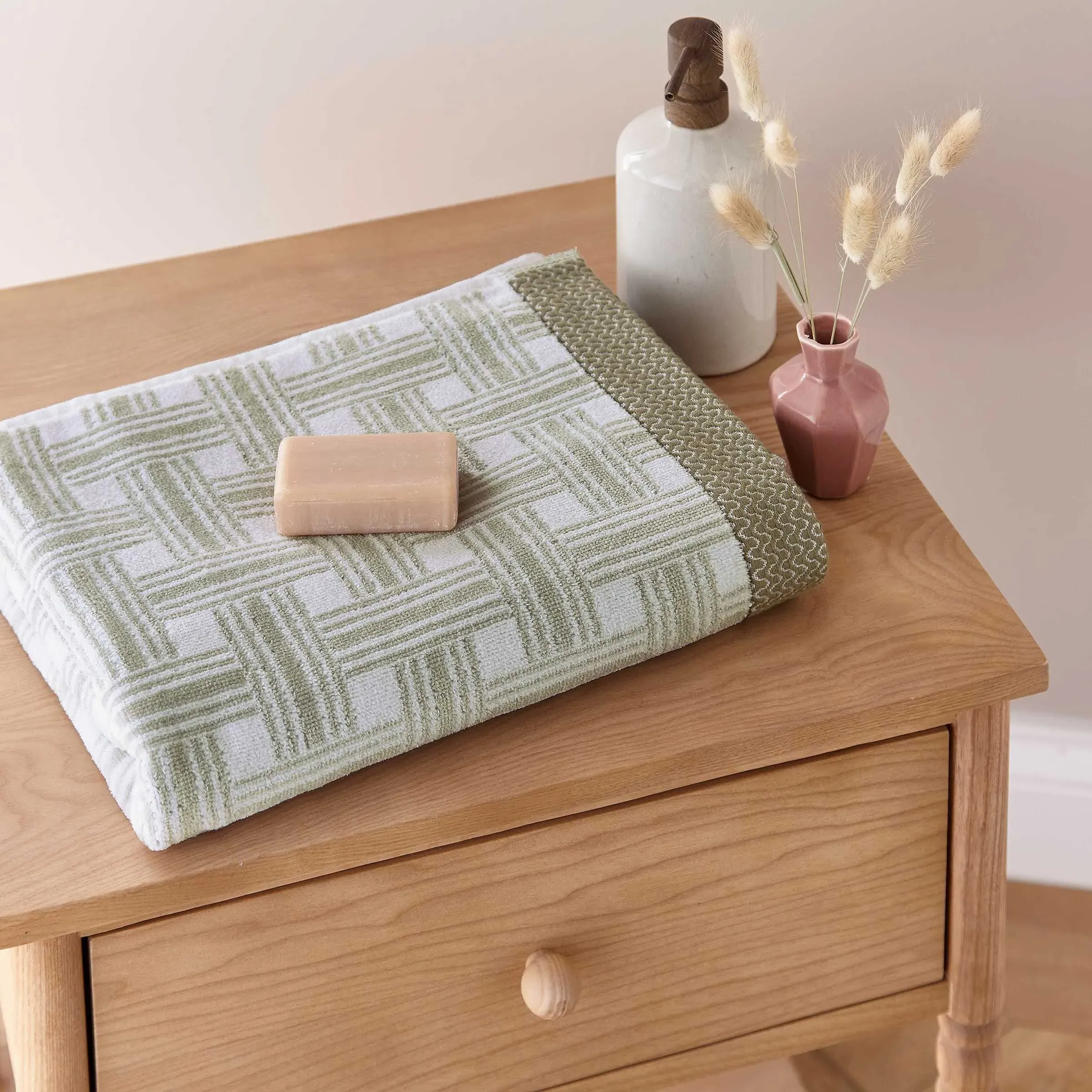 Bath Towel Geometric Pattern - Chartreuse, Cotton