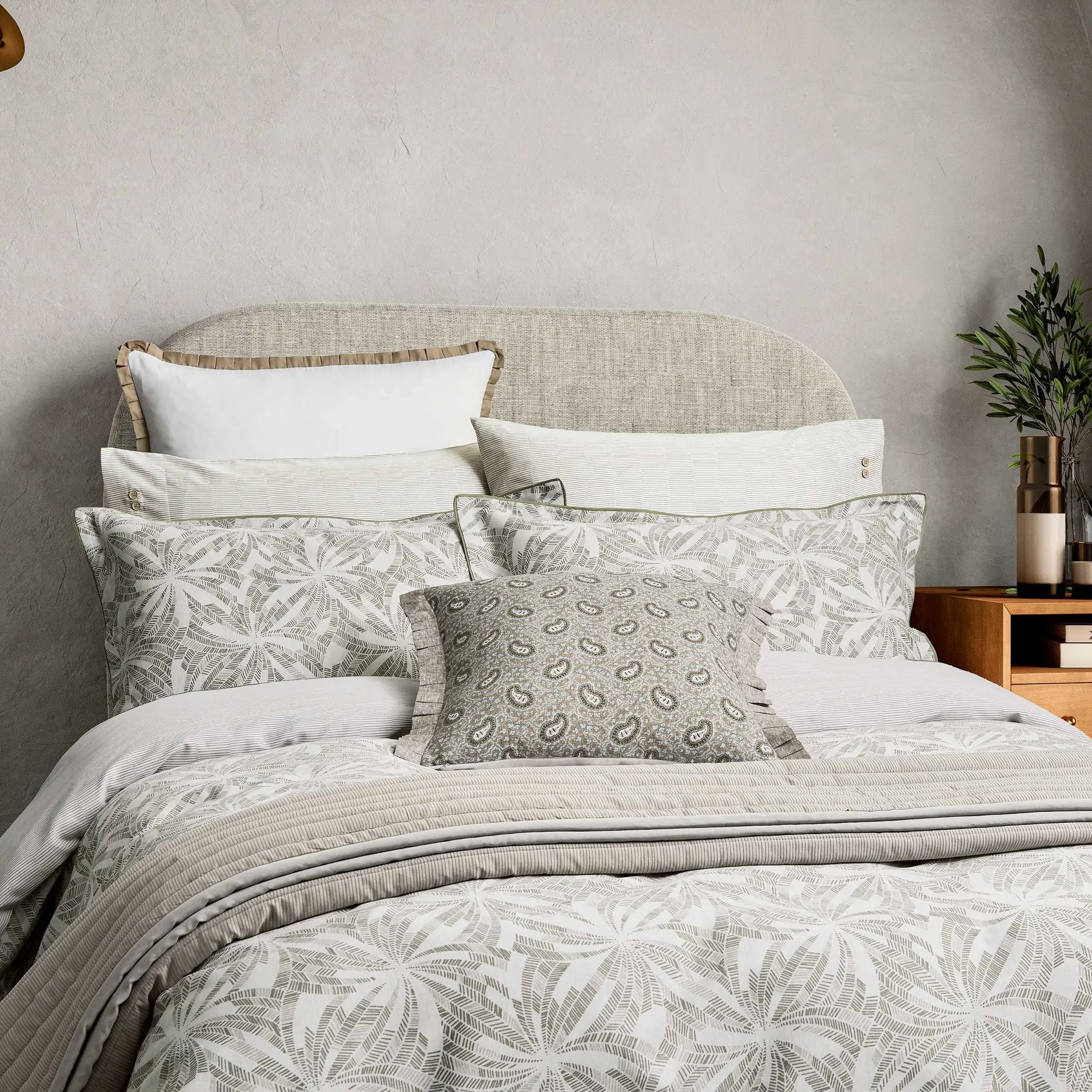 Double Duvet Cover Set - White, Embroidered image