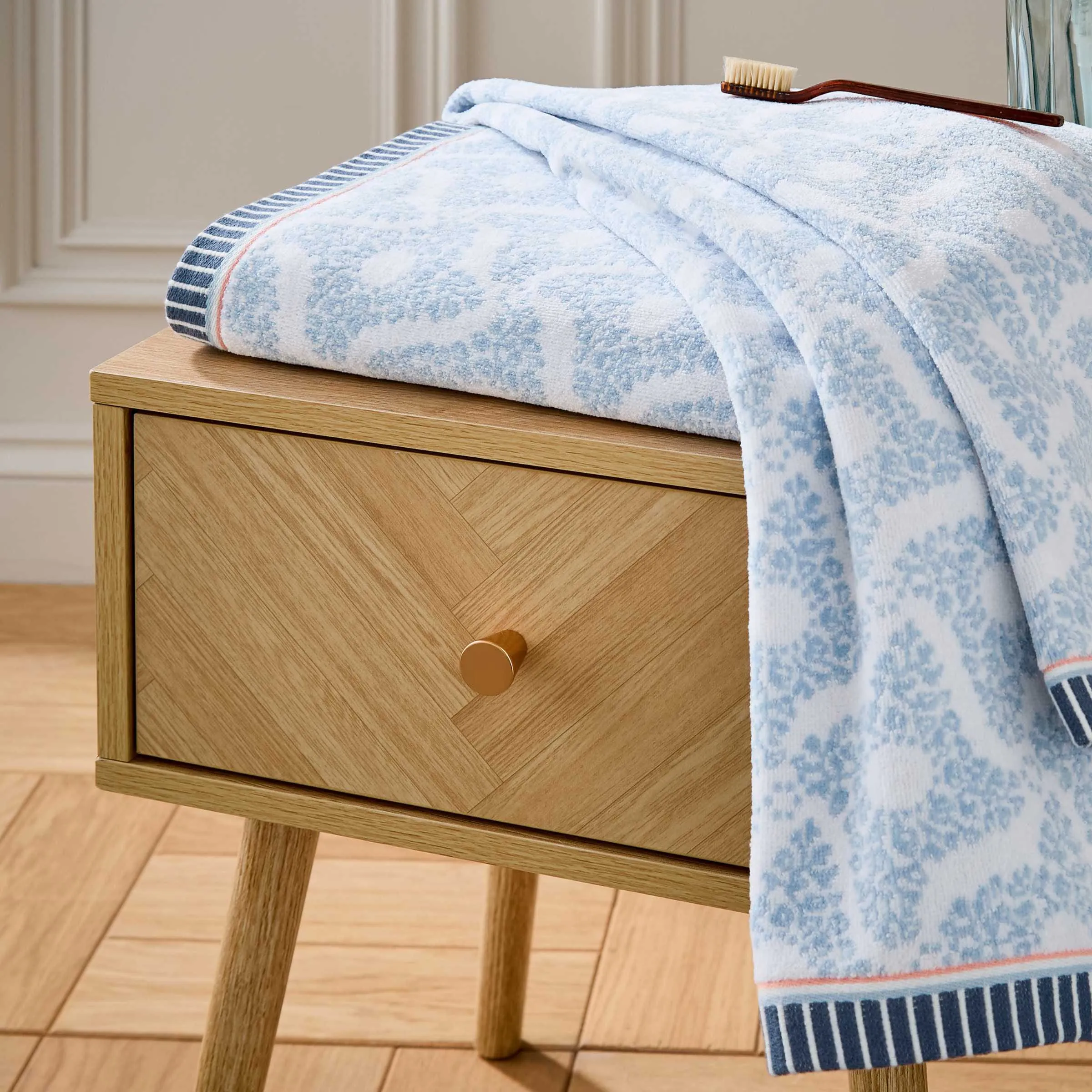 Este/Seren Hand Towel - Blue/White, Cotton Velour alternate view