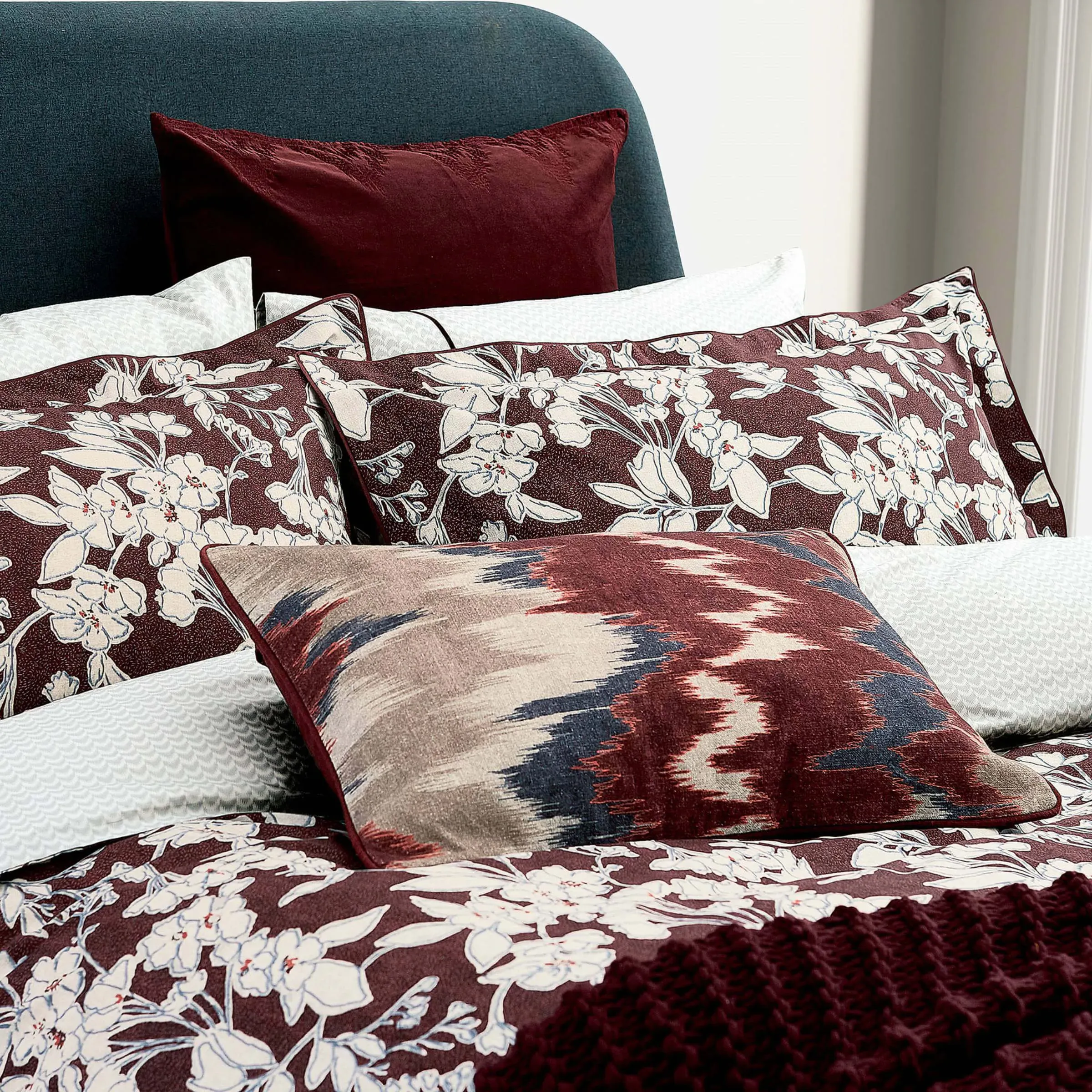 Single Duvet Cover with Floral Design - Mulberry image