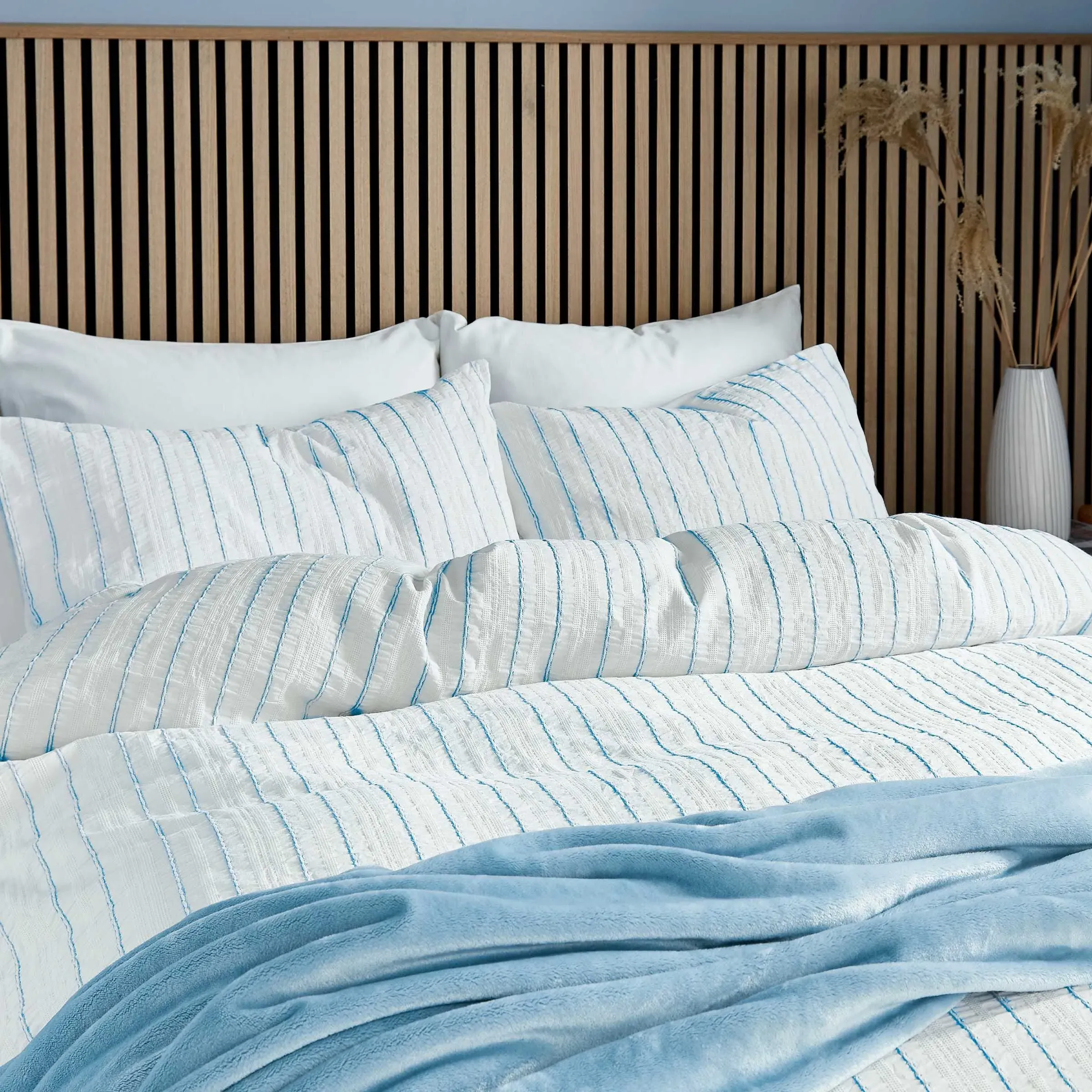 Snug Fleece Throw - Blue alternate view