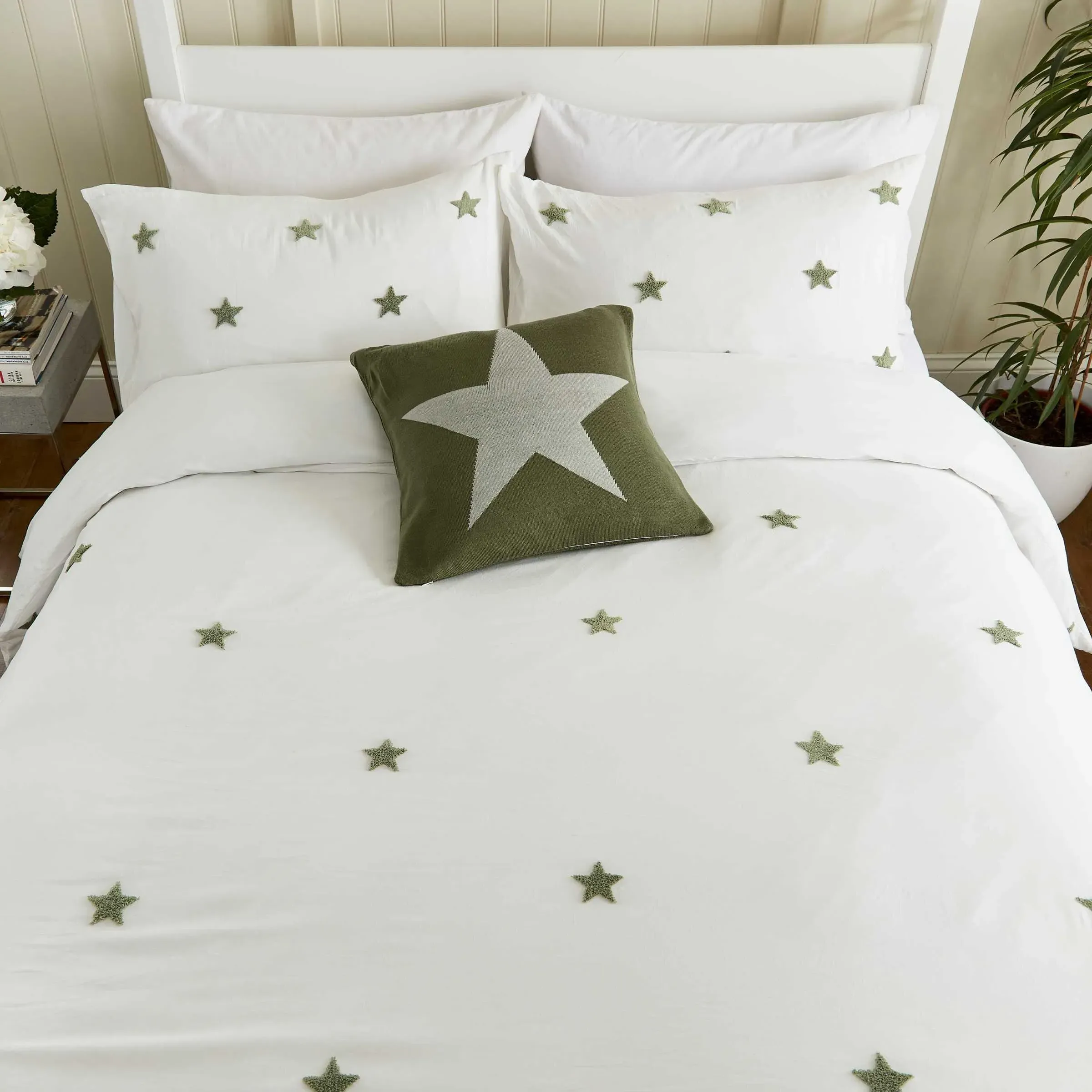Kingsize Duvet Cover Set with Tufted Stars - Green