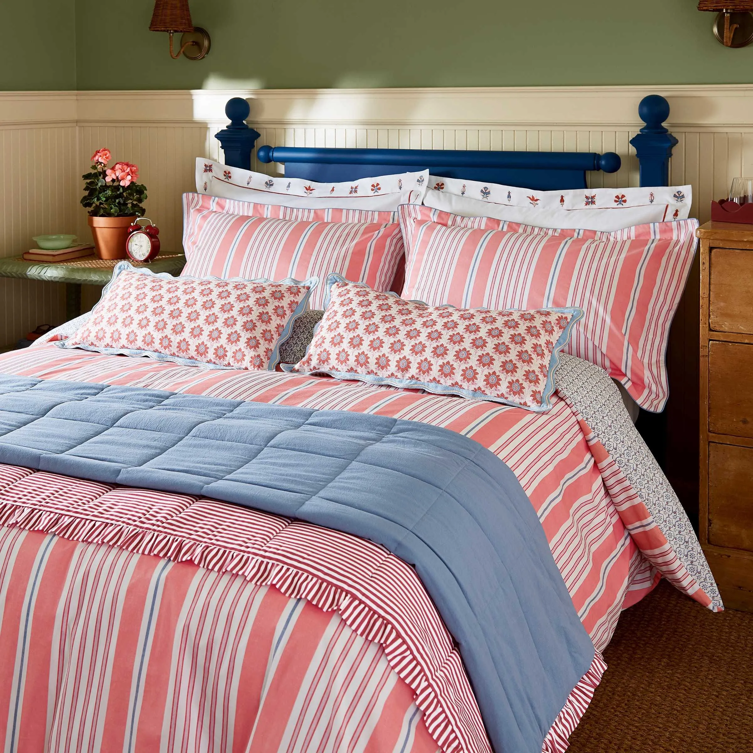 Siesta Stripe Single Duvet Cover Set - Red, Cotton Percale product