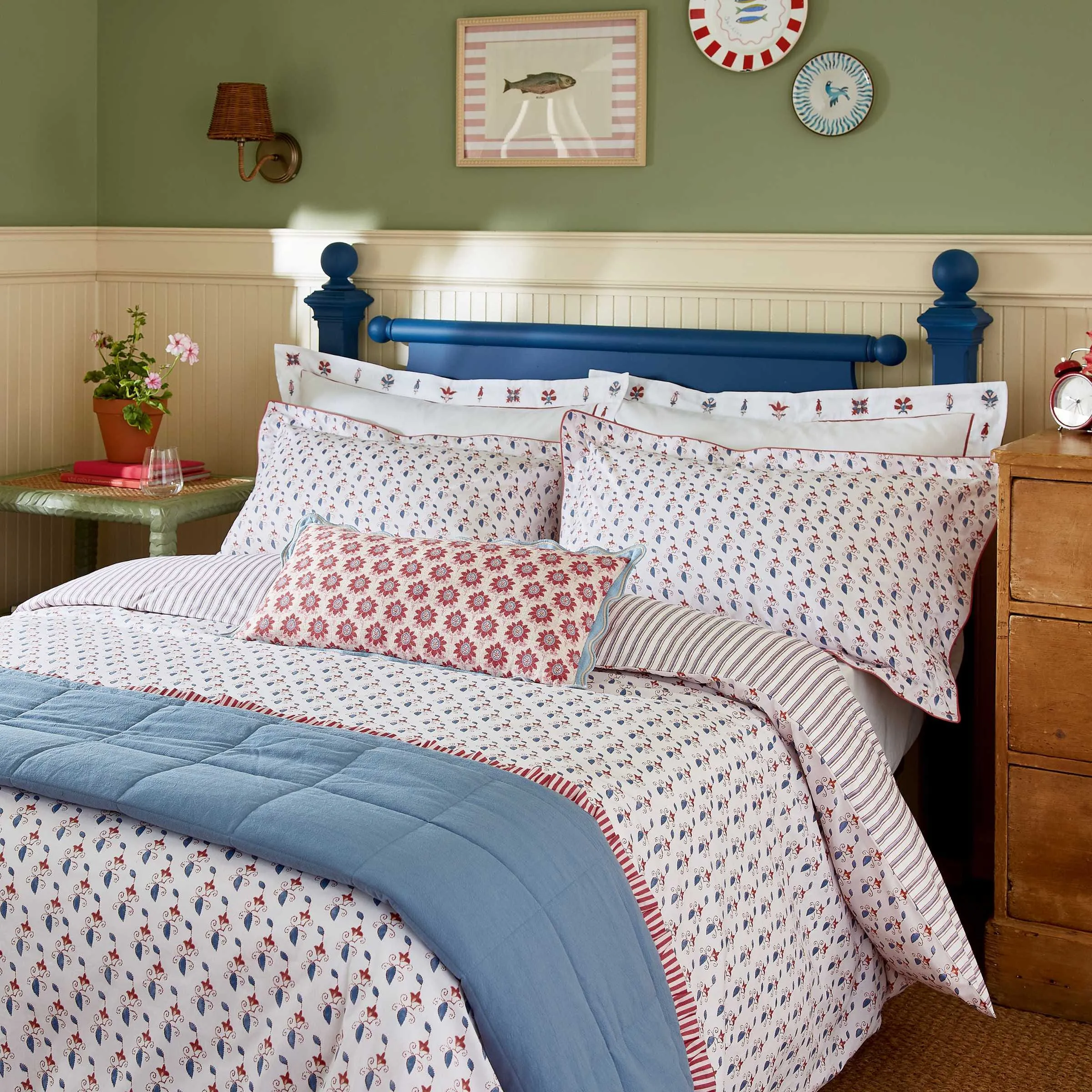 Vanessa Single Duvet Cover Set - Red, Cotton Percale product