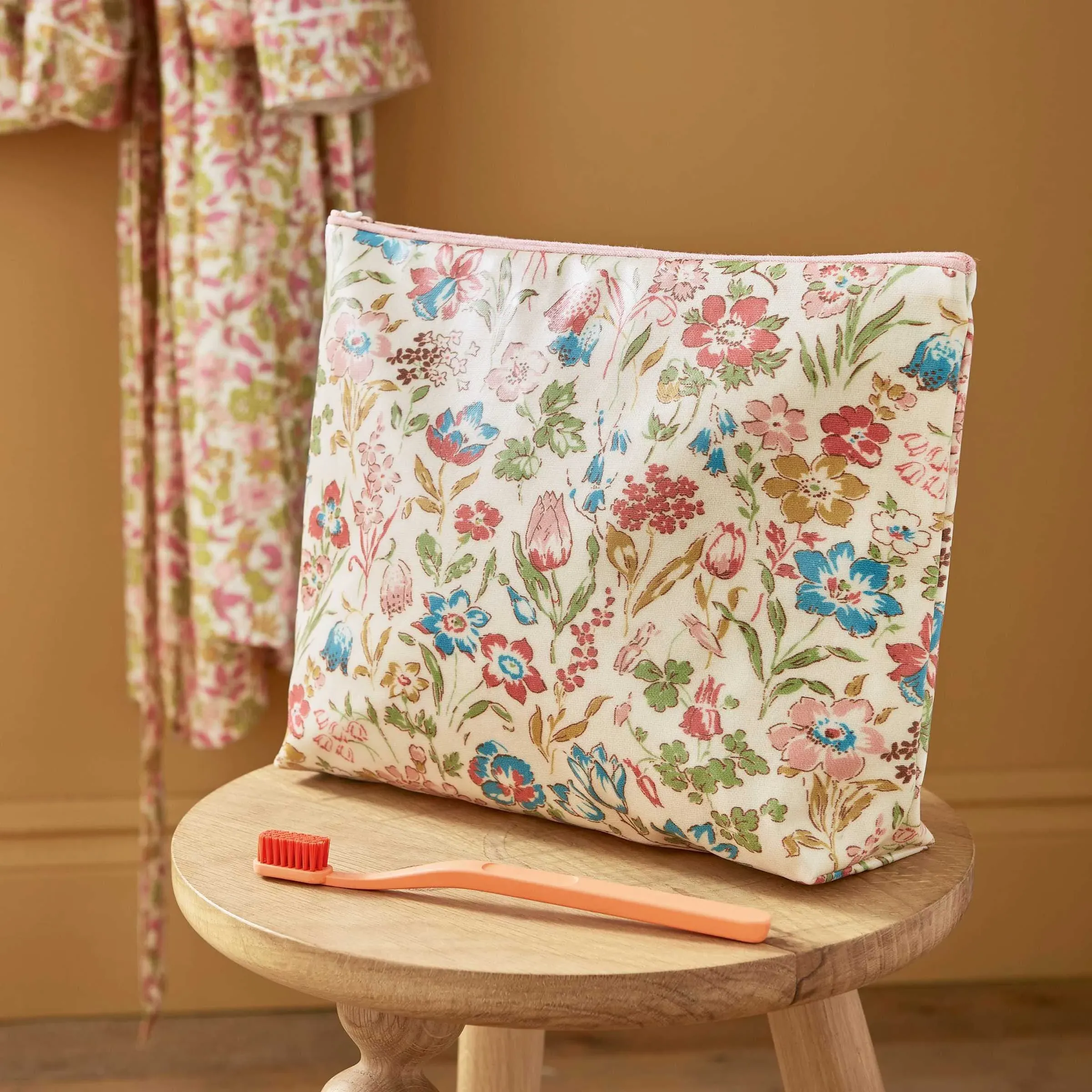 Large Wash Bag with Zip - Multi, Coated Cotton