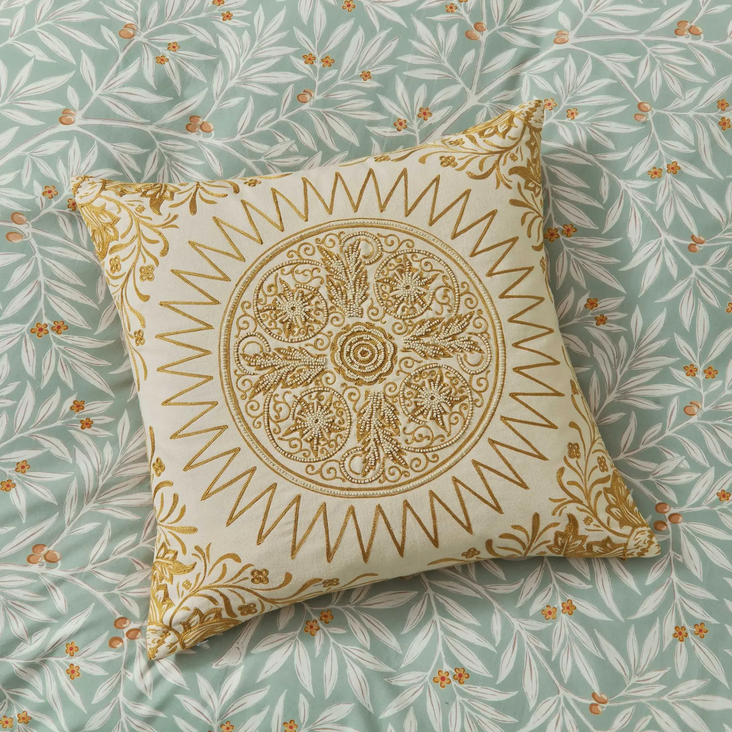 Square Cushion Willow Pattern - Gold