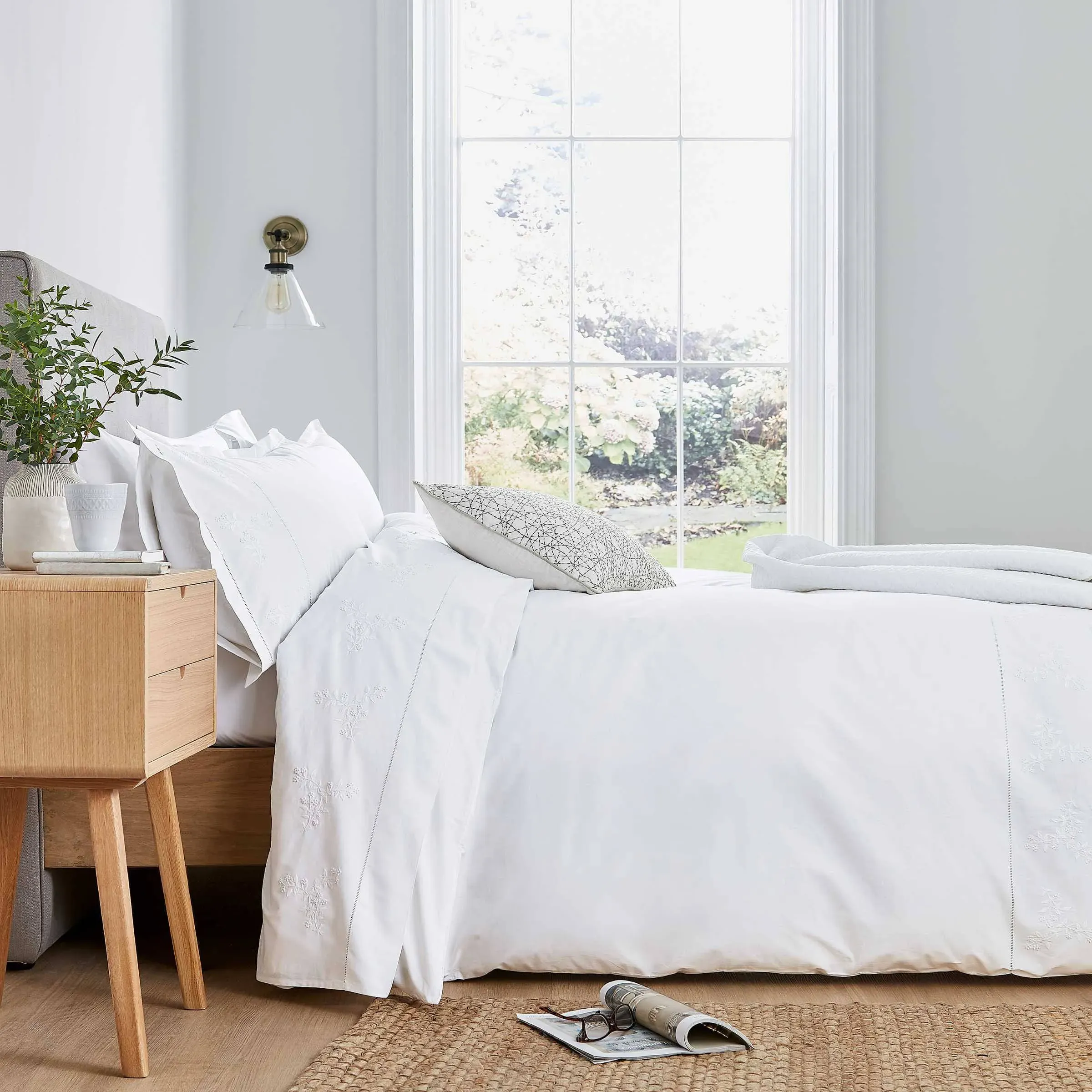 Evelyn Super King Size Duvet Cover Hand Embroidered - White, Cotton Percale alternate view