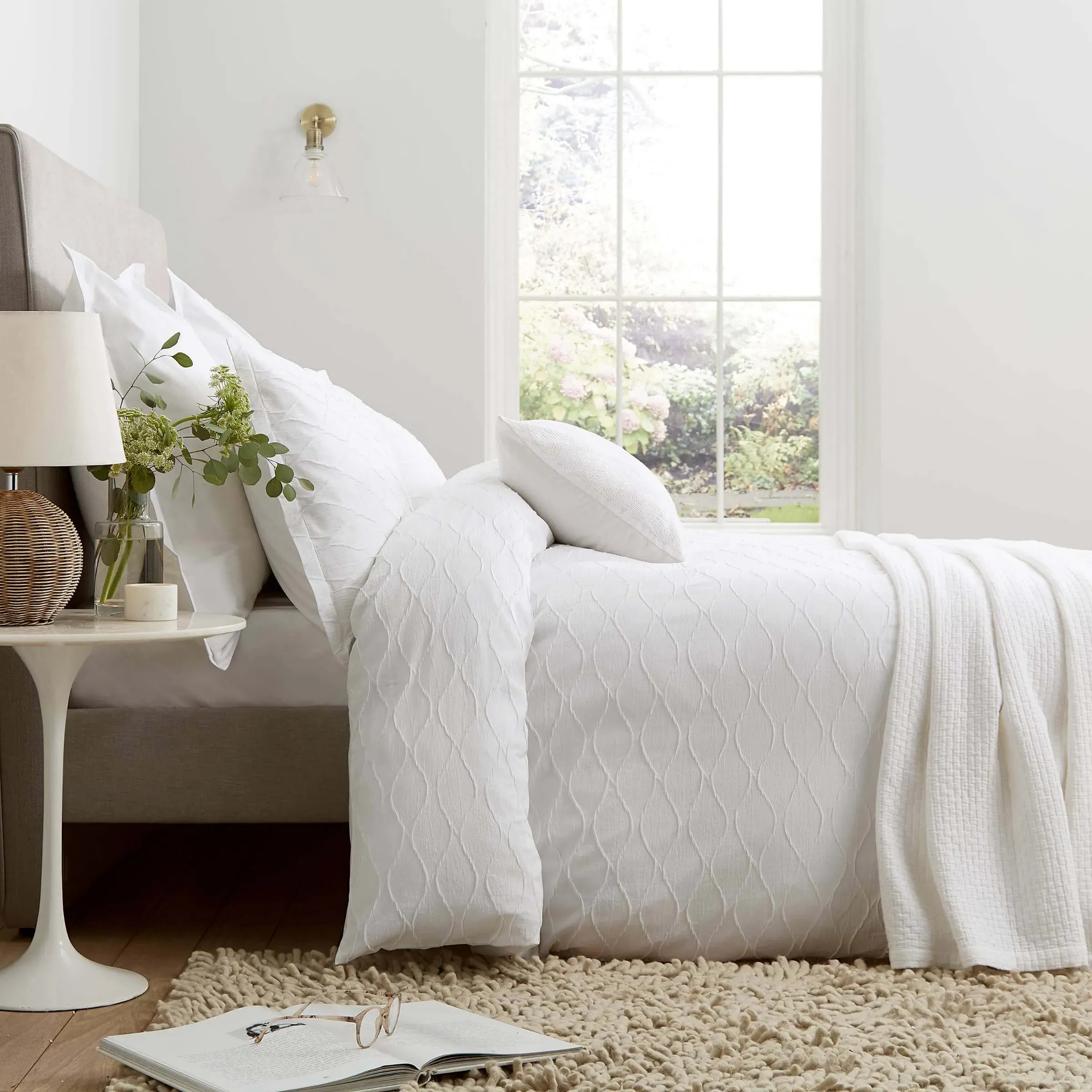 Frida Double Duvet Cover Set - White, Cotton alternate view
