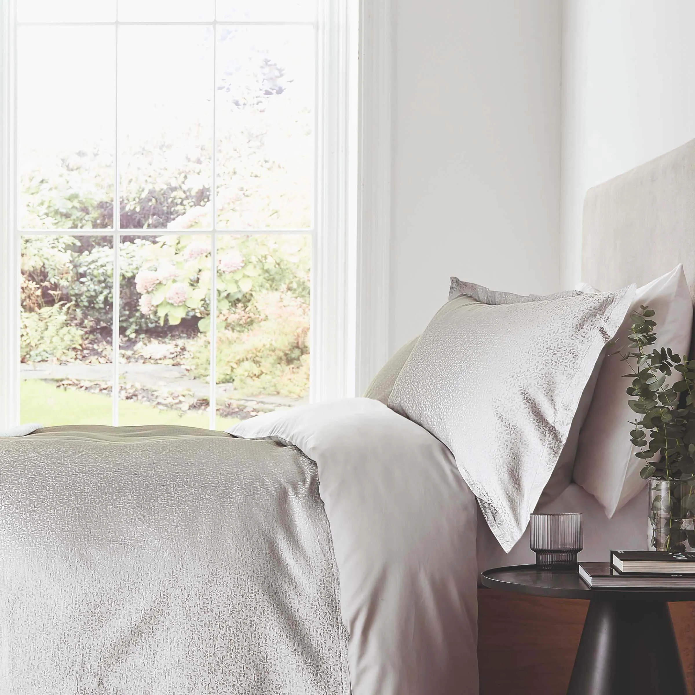 Oxford Pillowcase with Floral Design - Grey