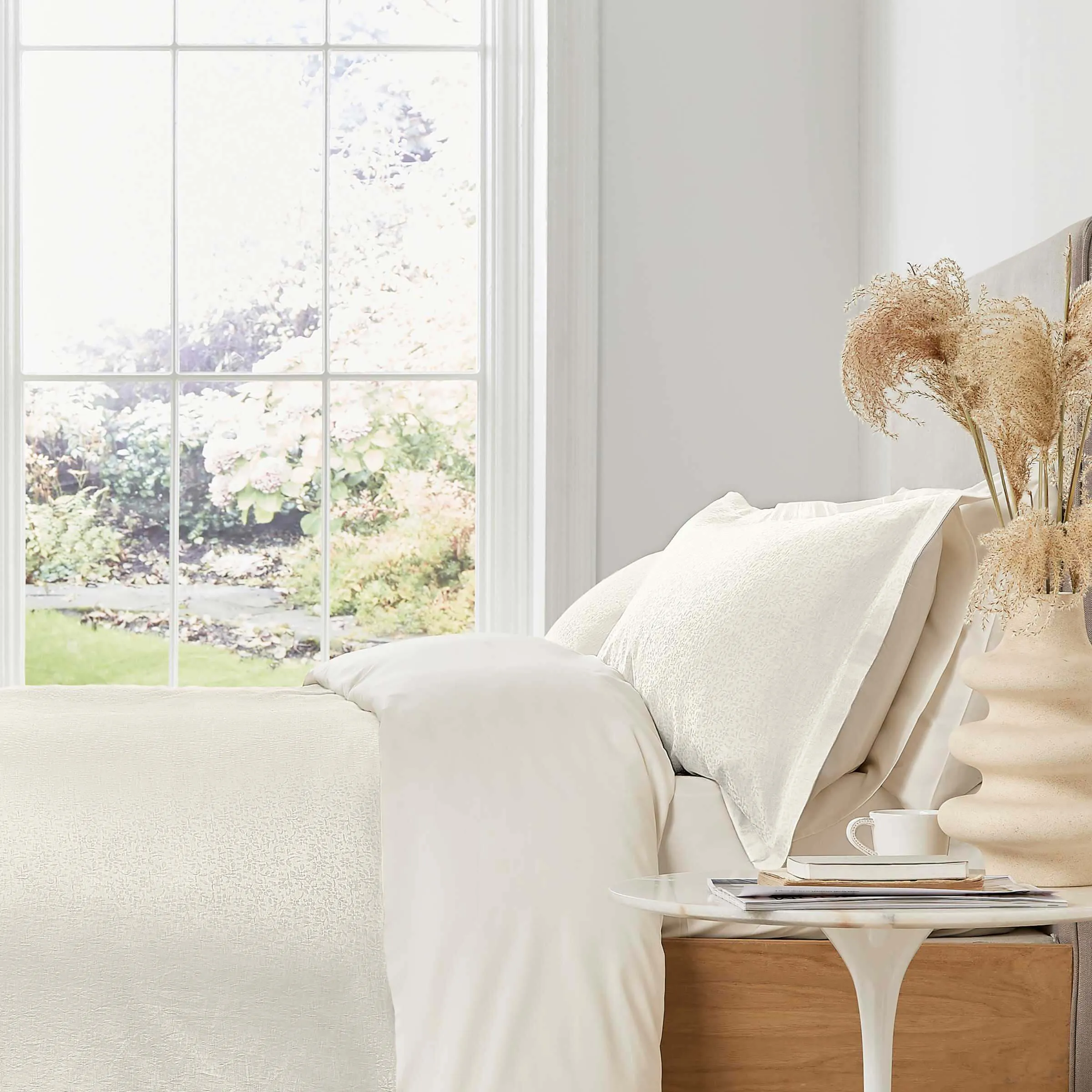 Oxford Pillowcase with Floral Design - Ivory