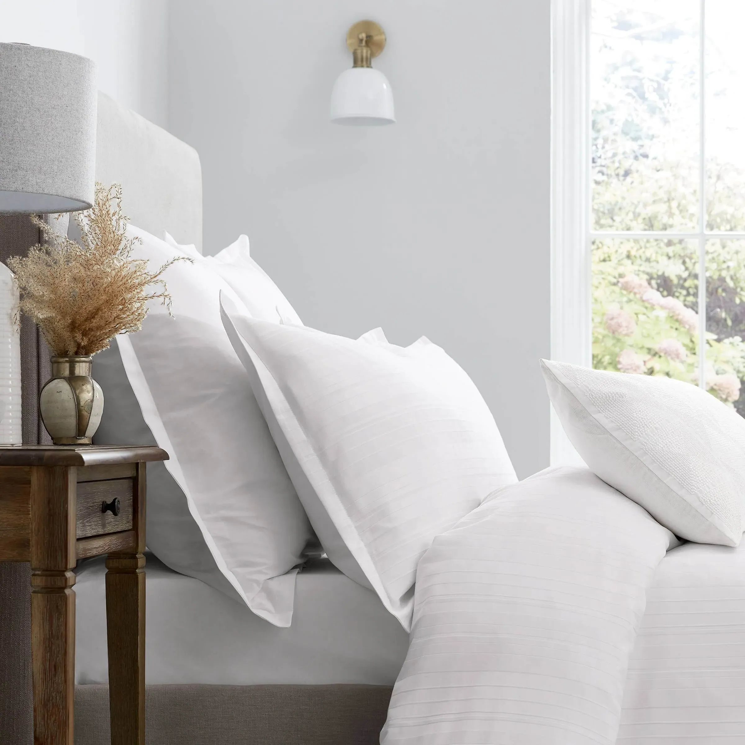 Oxford Pillowcase with Satin Stripes - White