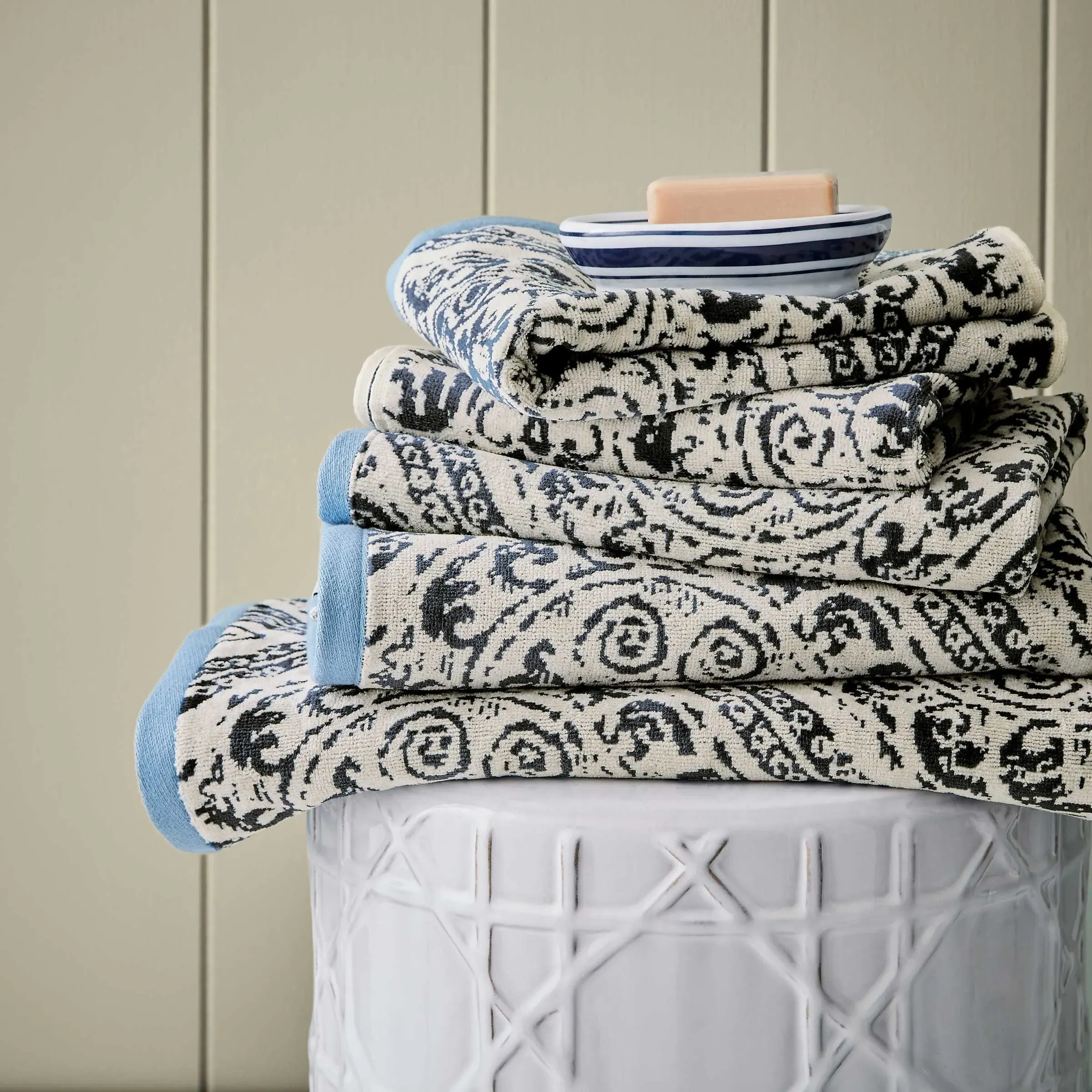 Hand Towel with Ogee Pattern - Blue, Cotton