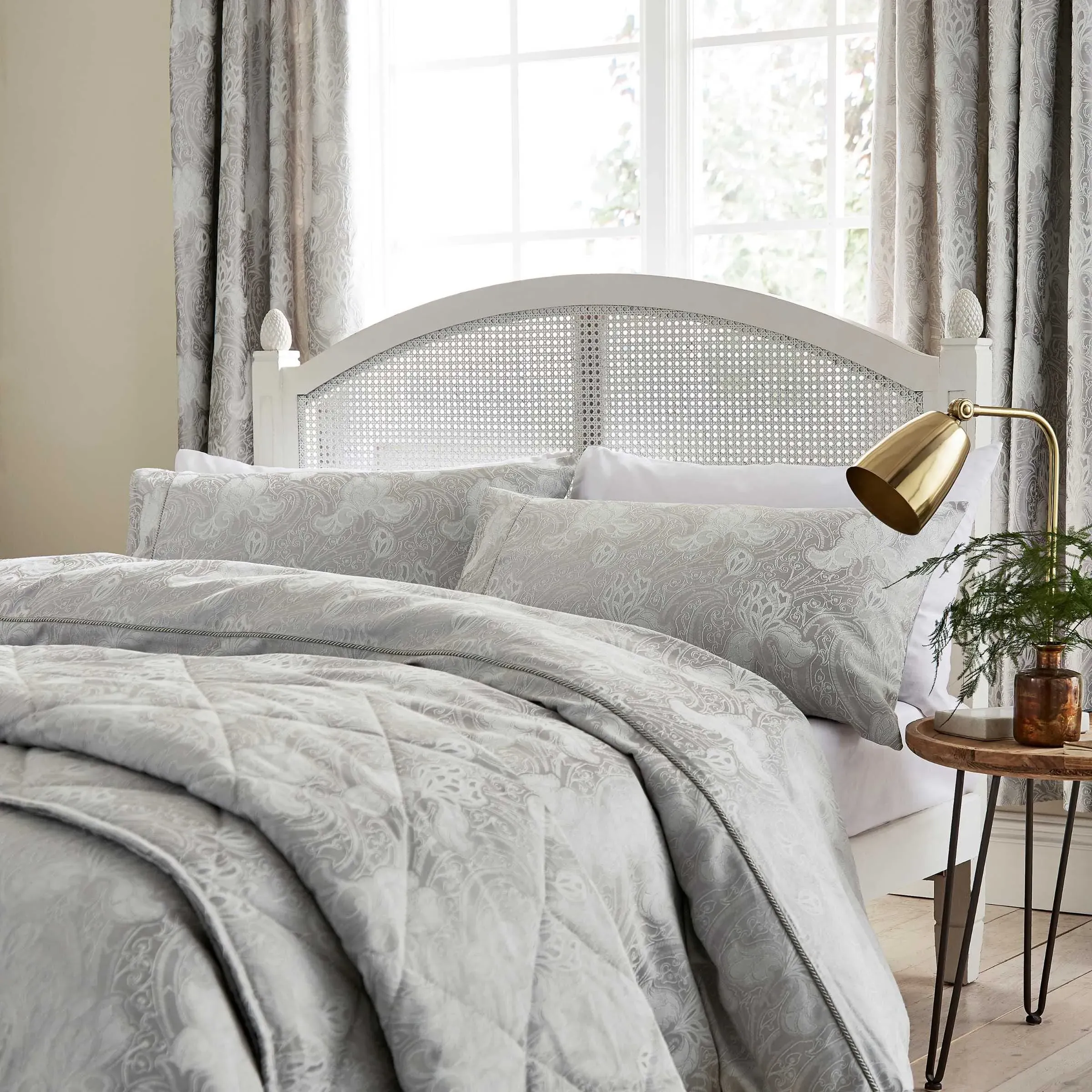 Super King Duvet Cover Set with Pillowcases - Platinum