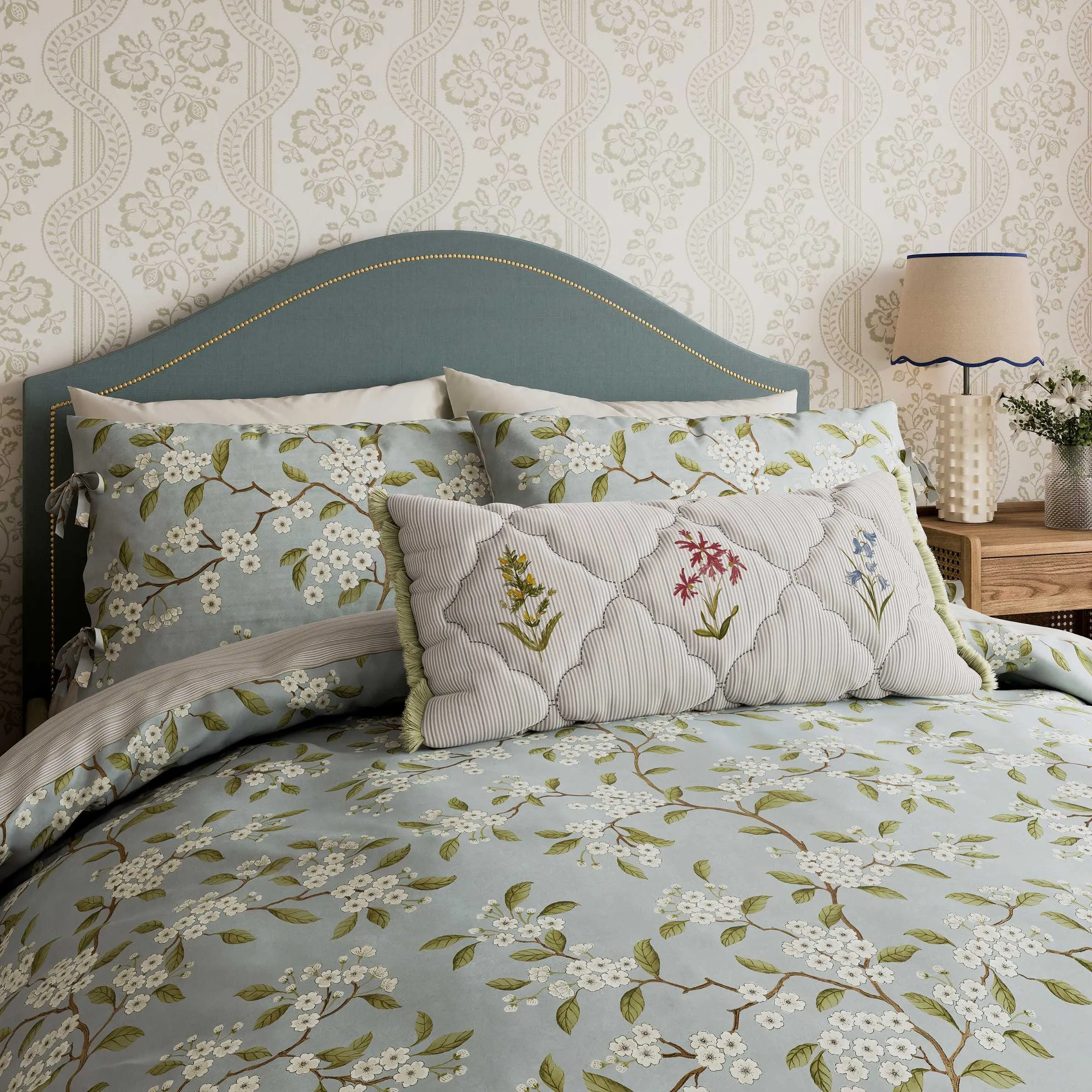 Damson Blossom Single Duvet Cover Set - Porcelain product