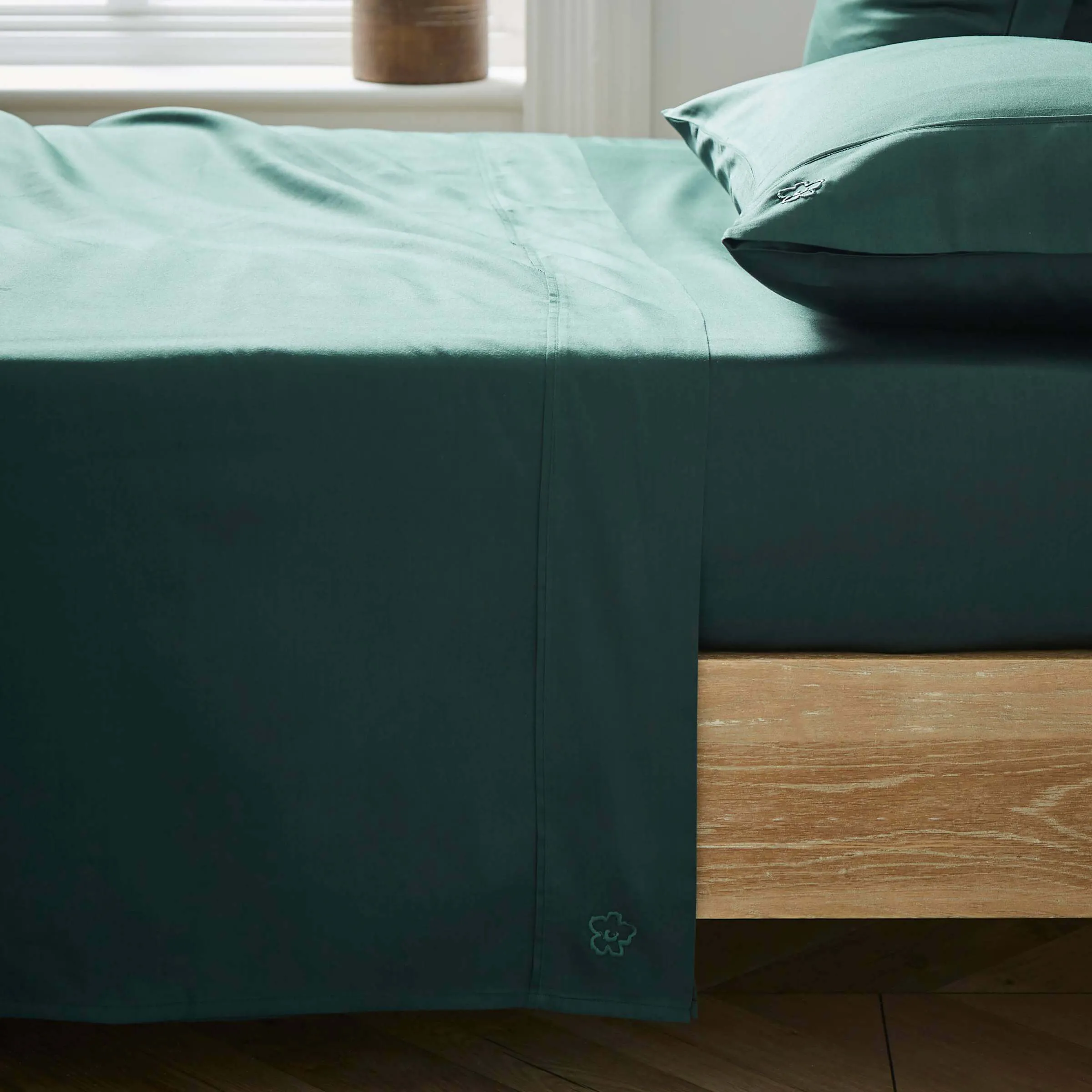 250 Thread Count Plain Dye Kingsize Flat Sheet - Forest, Cotton Sateen product