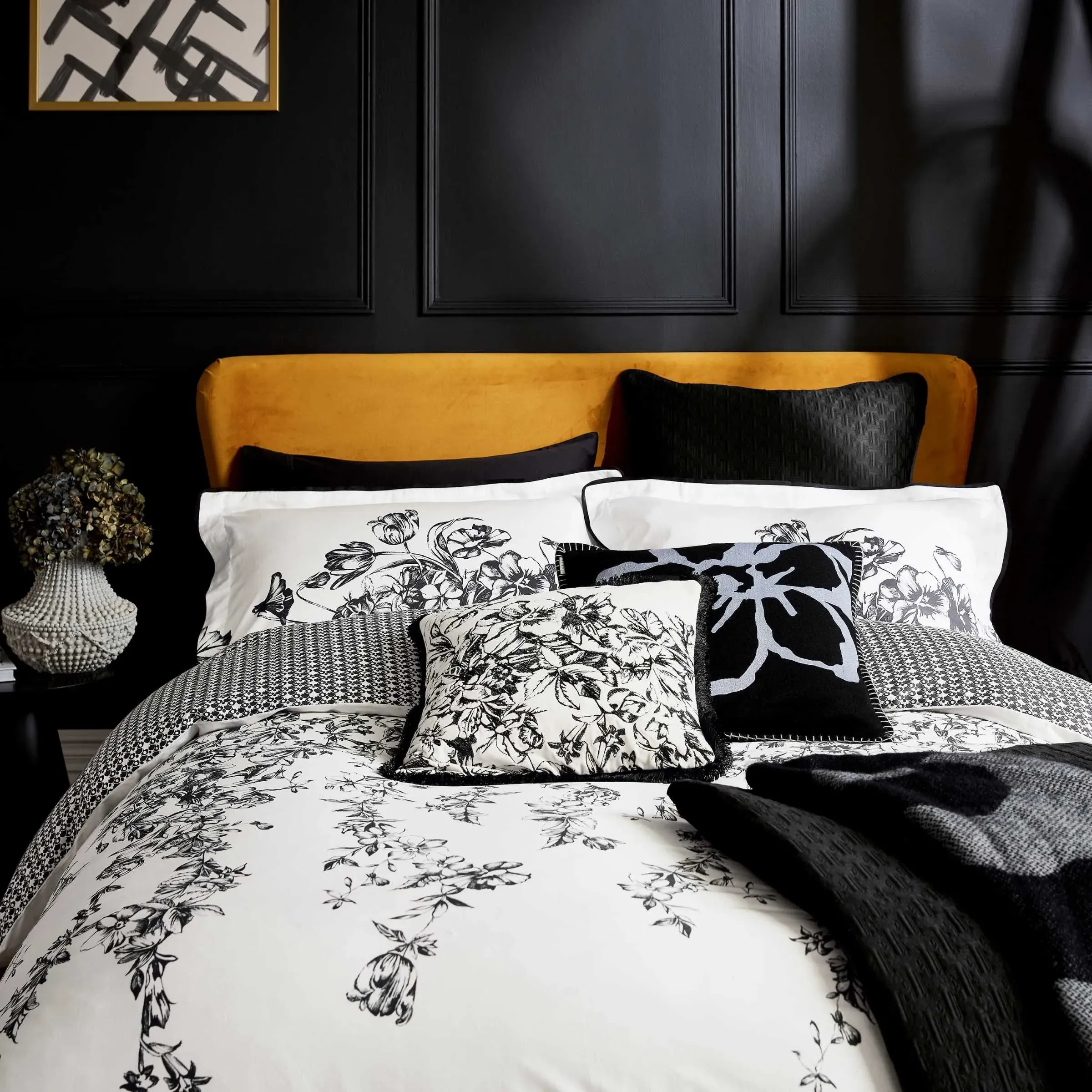 Single Duvet Cover Set Floral Border - Mono image