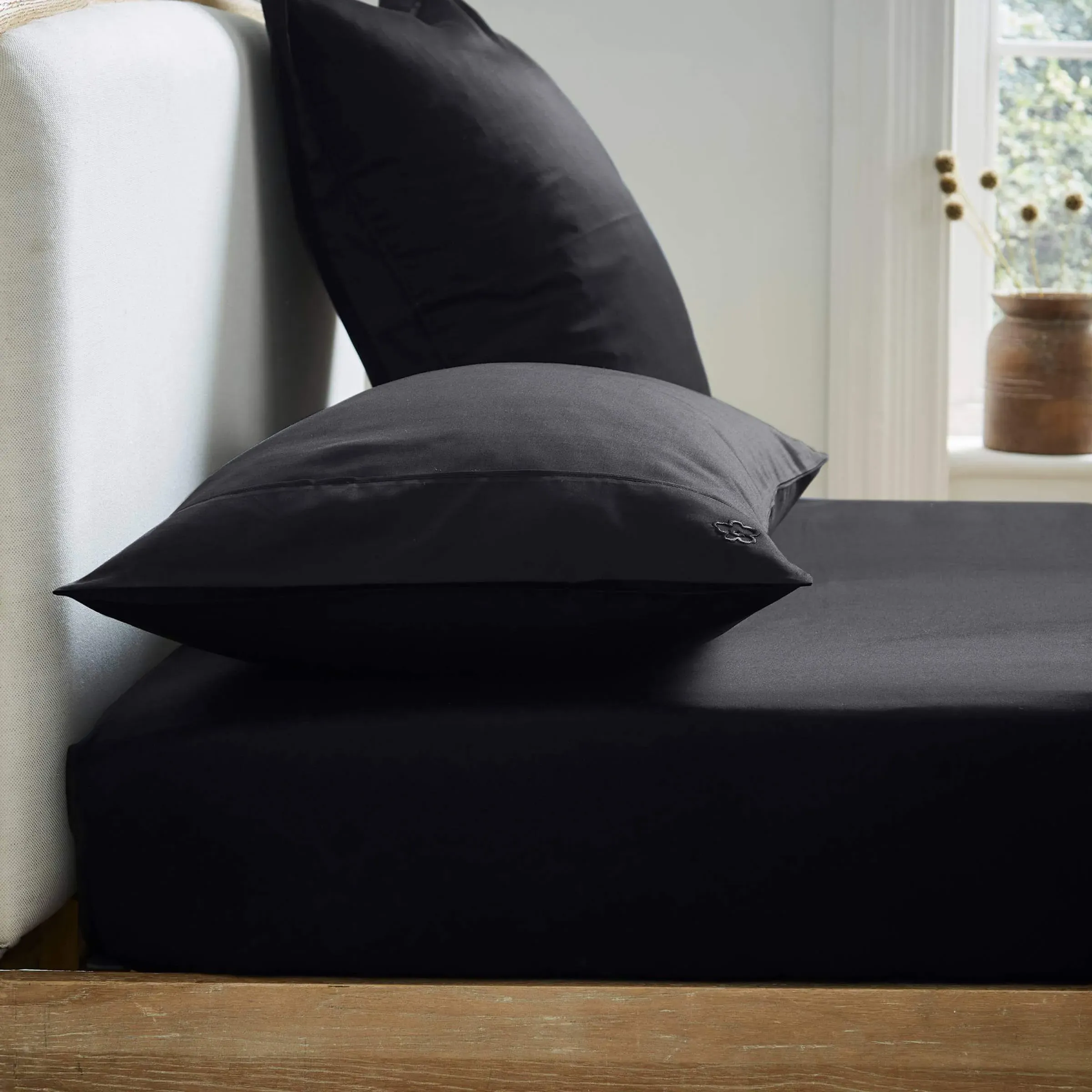 Single Fitted Sheet 250TC - Black, Cotton image